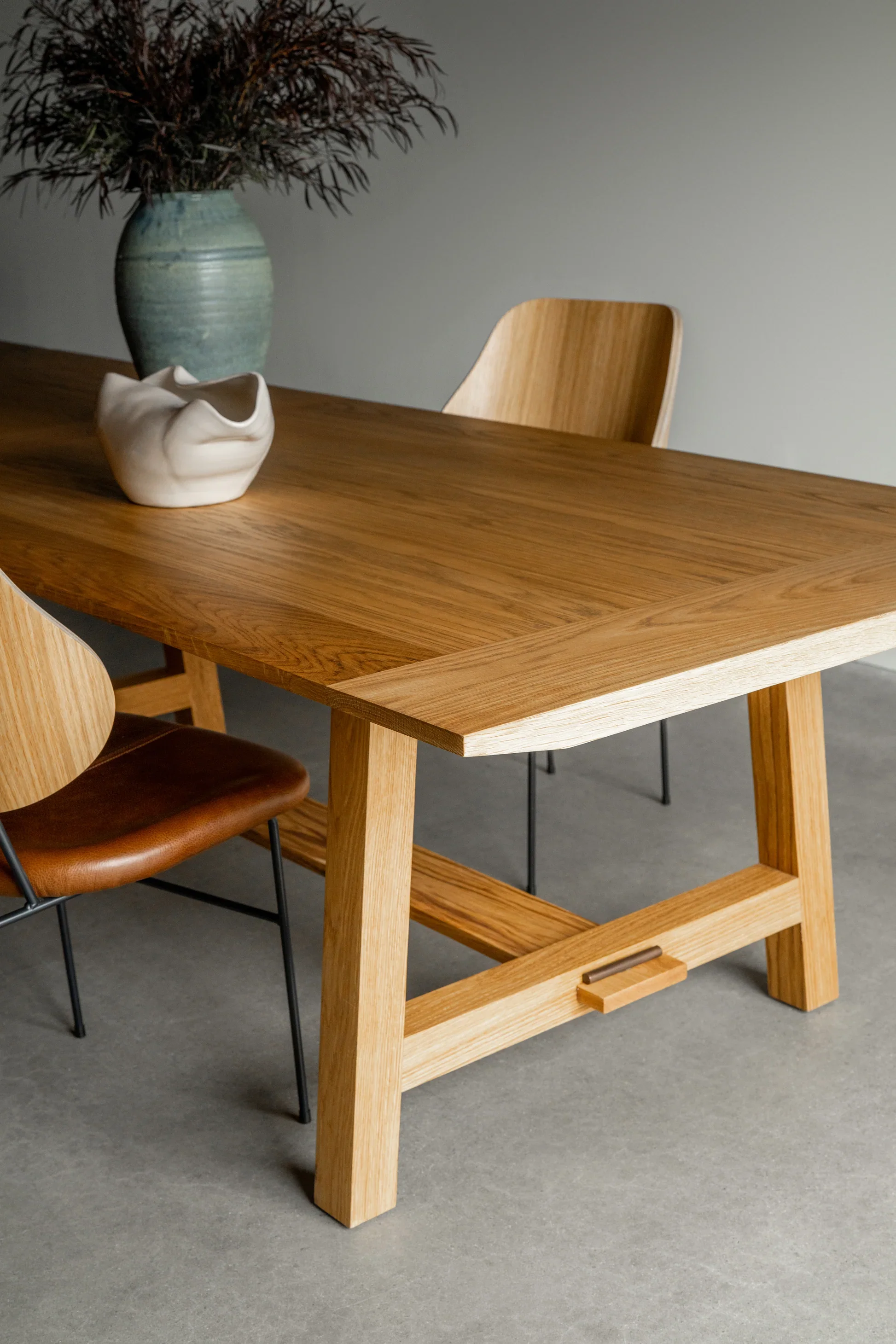 CroftouseEntradaDiningTable4_1946x.webp