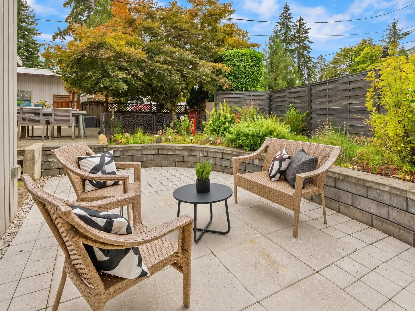 Front patio w table 1.jpg