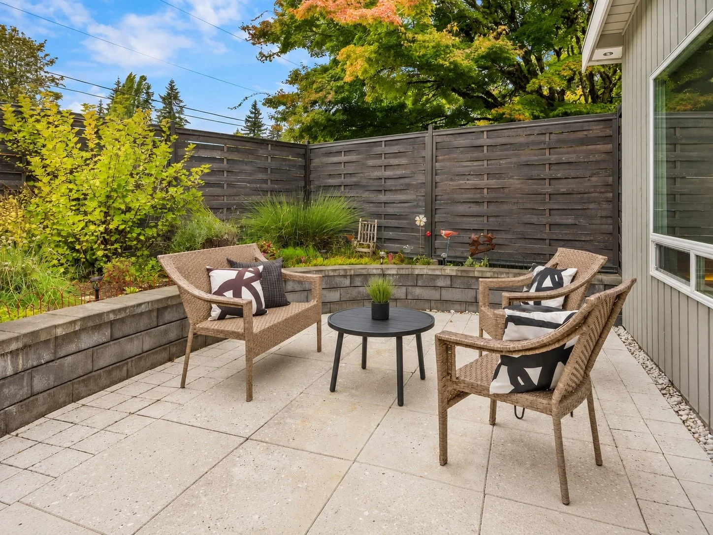 Front patio w table 2.jpg