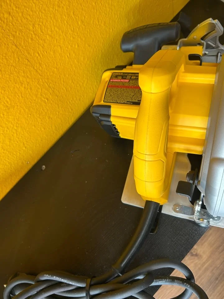 DeWalt 15 amps 7-1/4 in. Corded Brushed Circular Saw Tool Only
