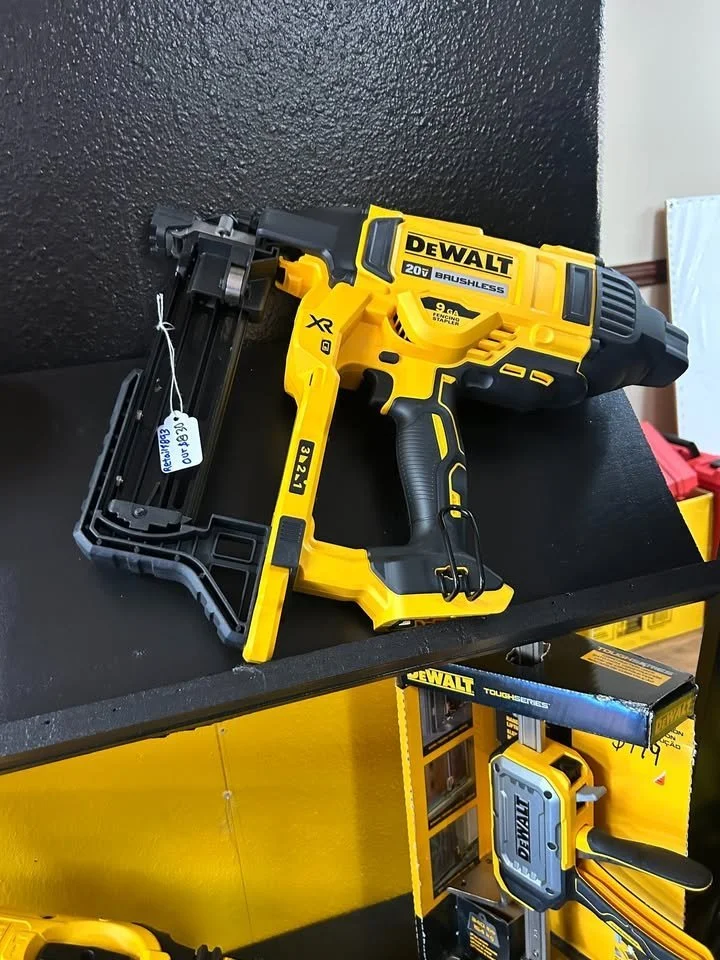 Dewalt 20V MAX 9-Gauge Cordless Fencing Stapler (Tool Only)