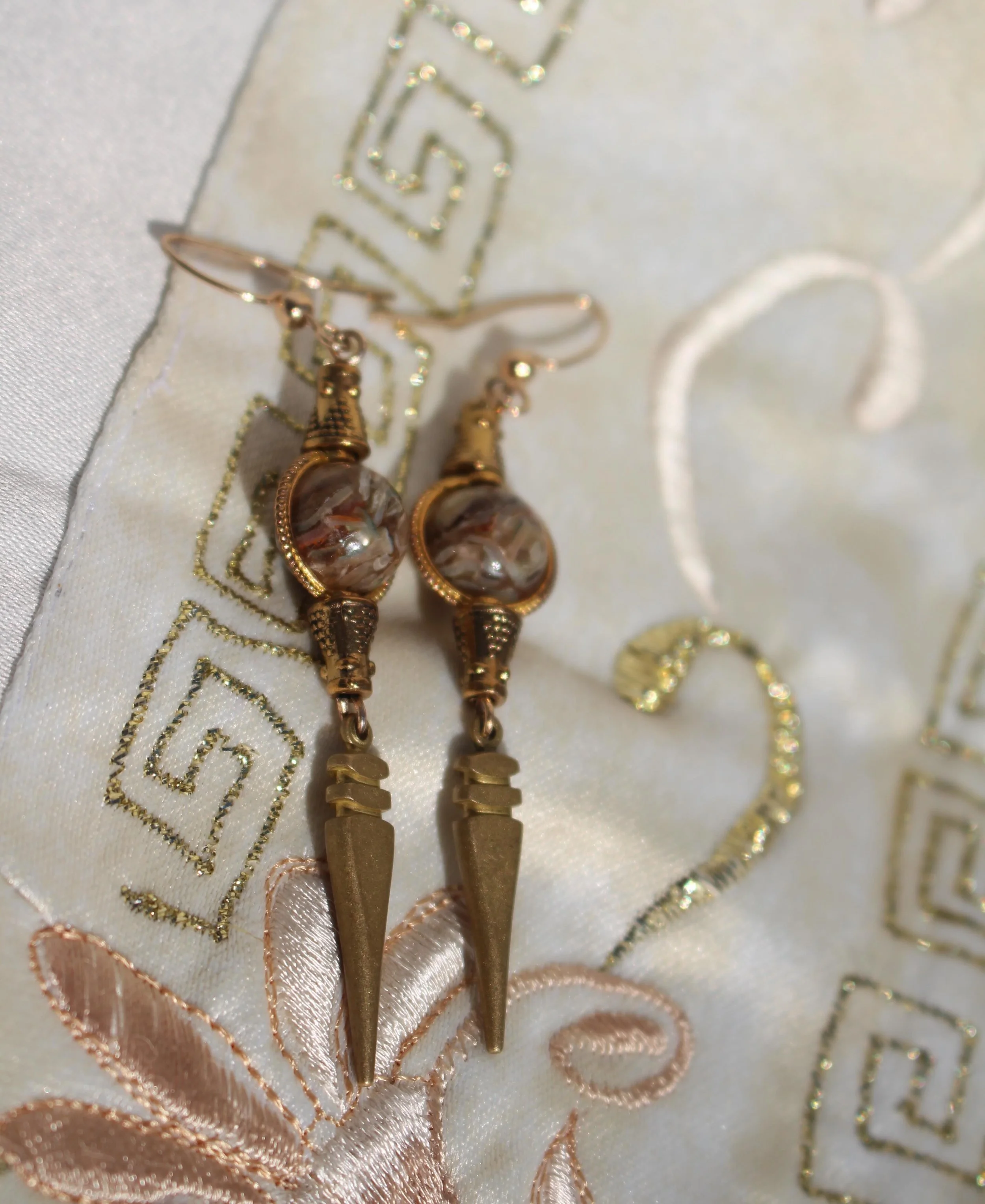 the spears of Athena ⚔️🦉
Portfolio website and online shop coming soon!✨
.
#jewelrydesigner #handmadejewelry #handmadeearrings #dangleearrings #athena