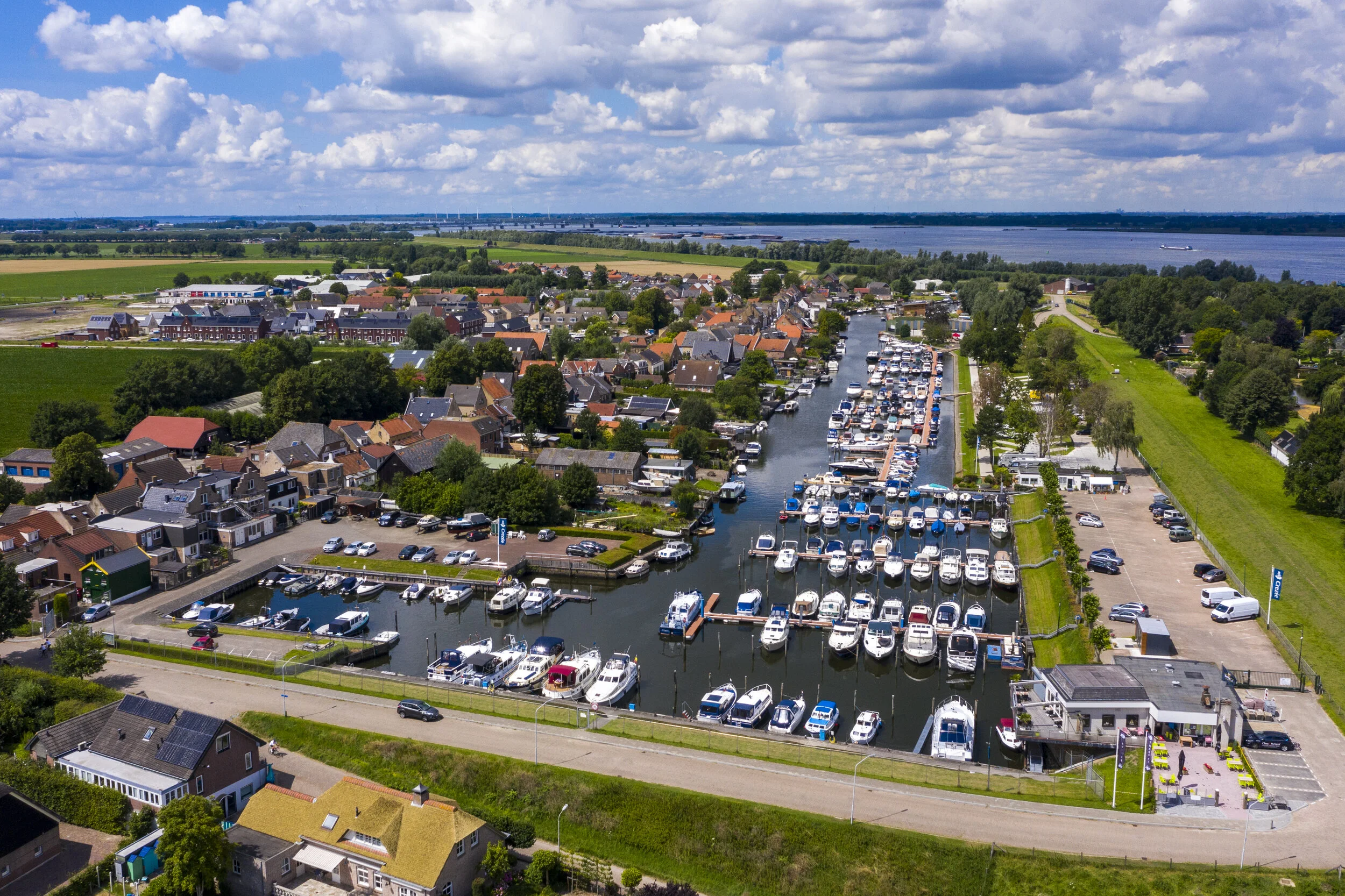 De Jachthaven, Lage Zwaluwe