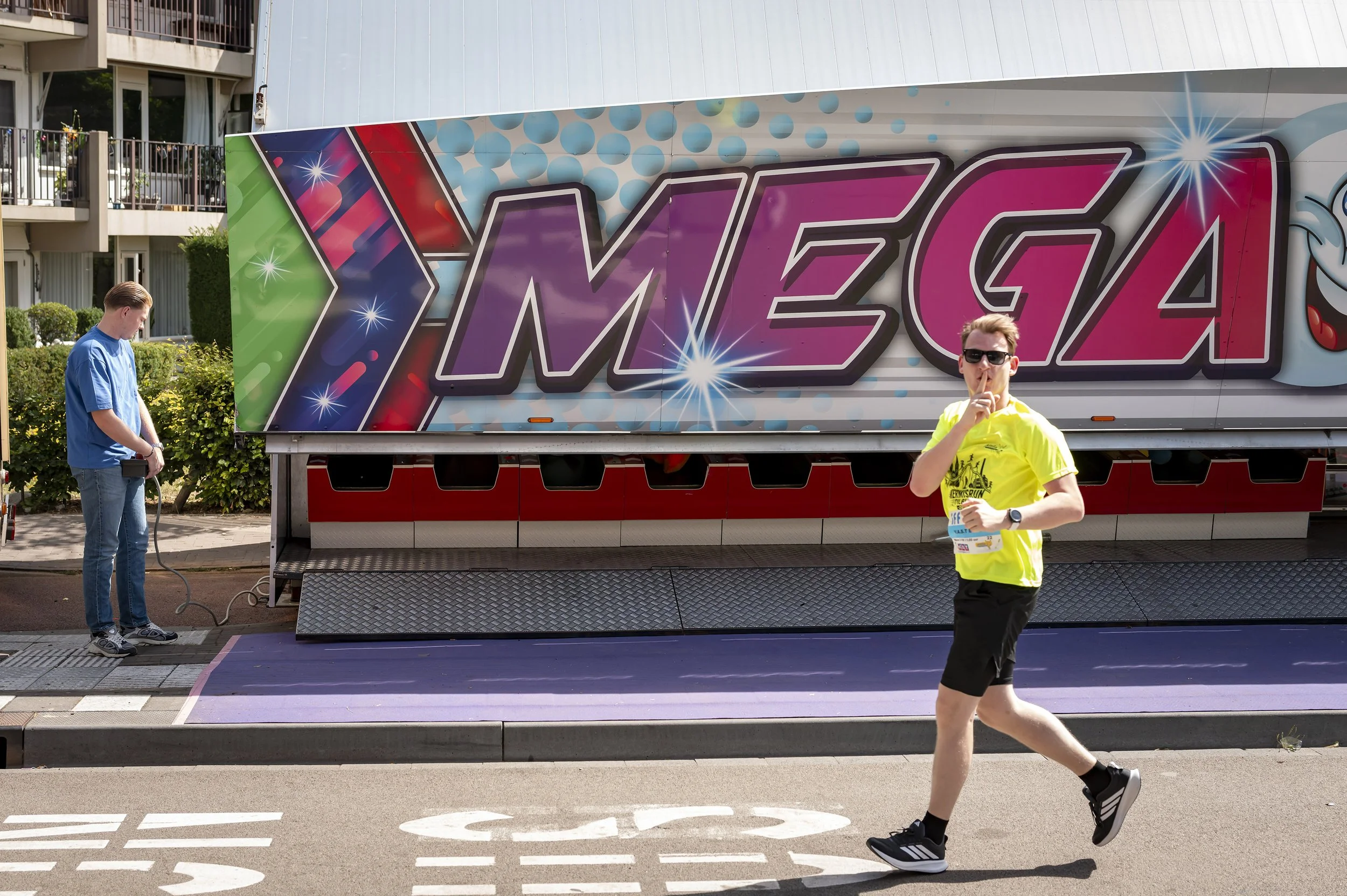 Hardloper op de Tilburgse kermis