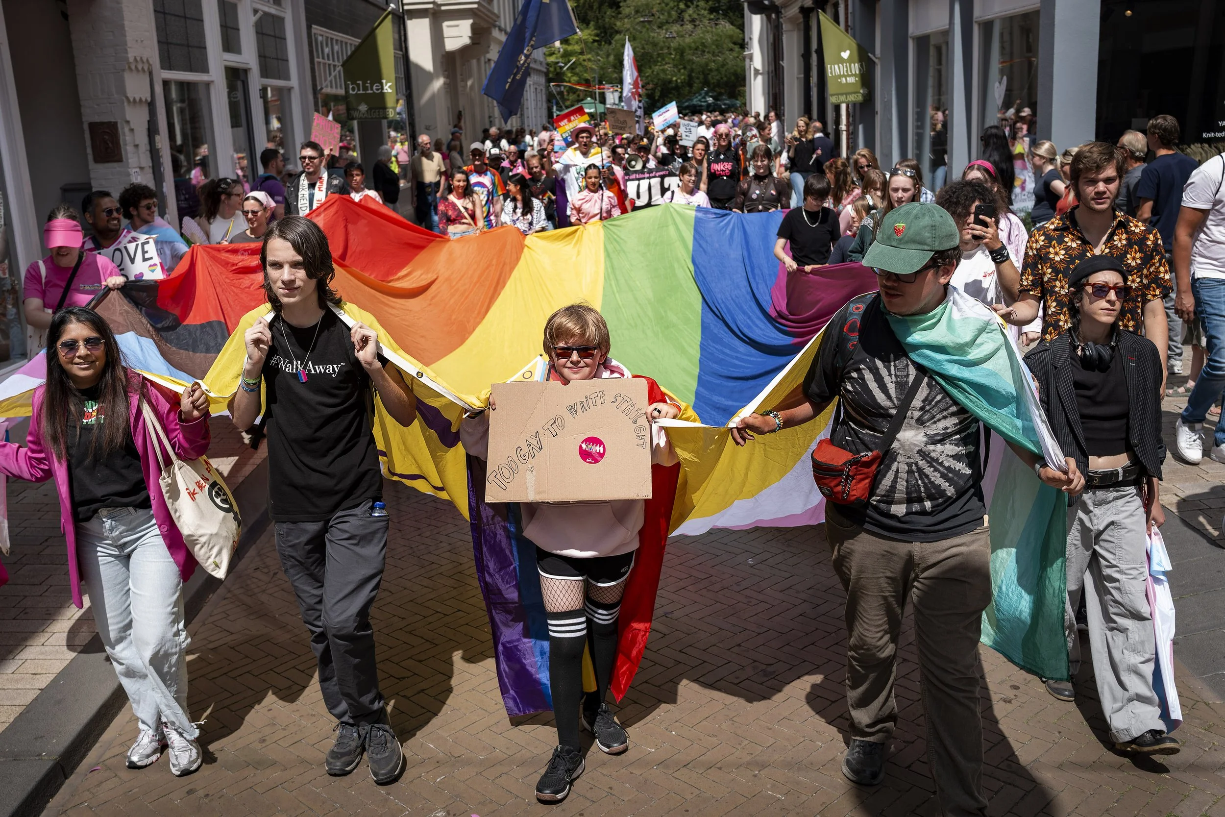 lhbtiq+ optocht tijdens Roze Maandag, Tilburg