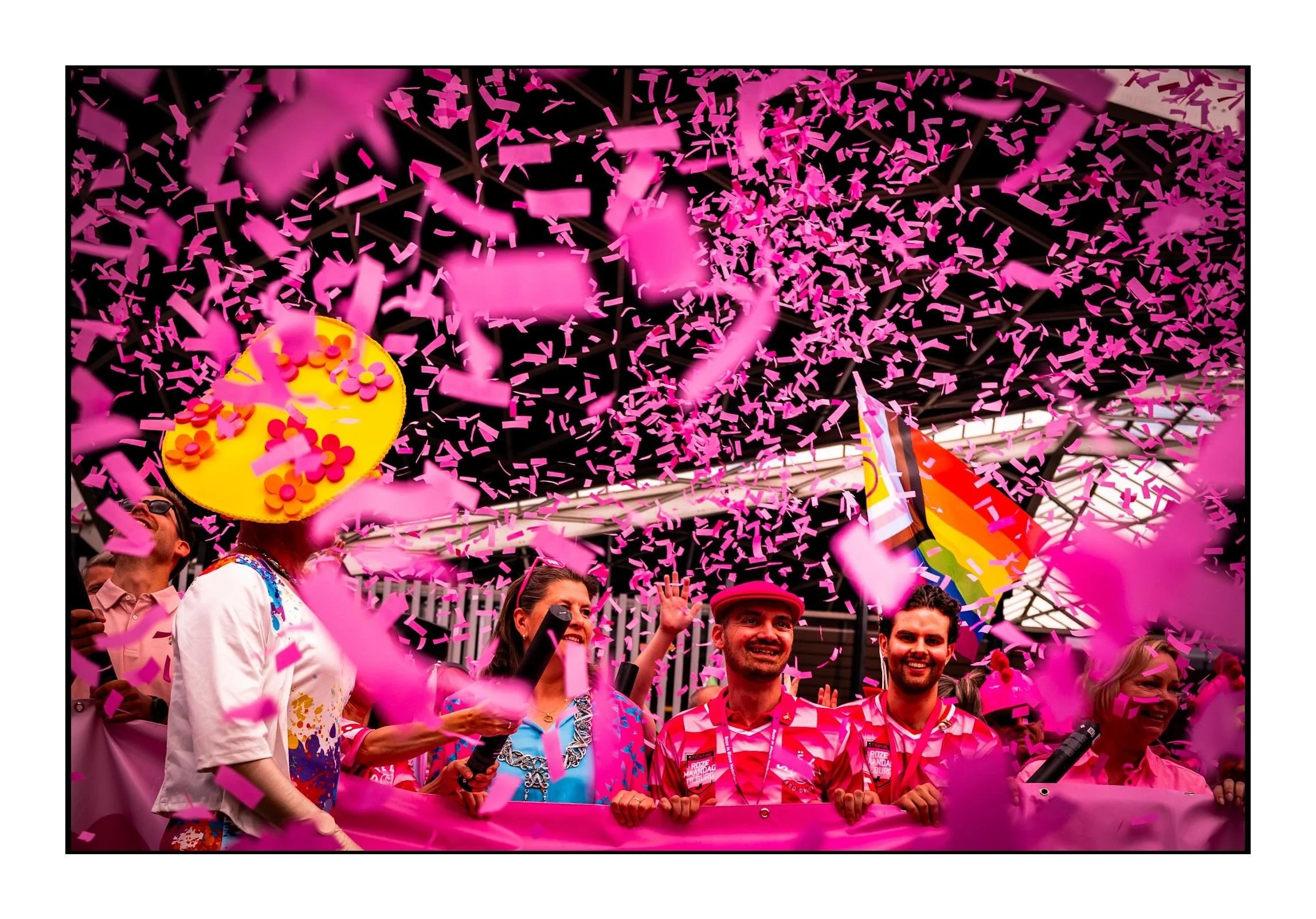 Roze maandag, blijft altijd weer een spektakel om te fotograferen. #rozemaandagtilburg #rozemaandag2026
