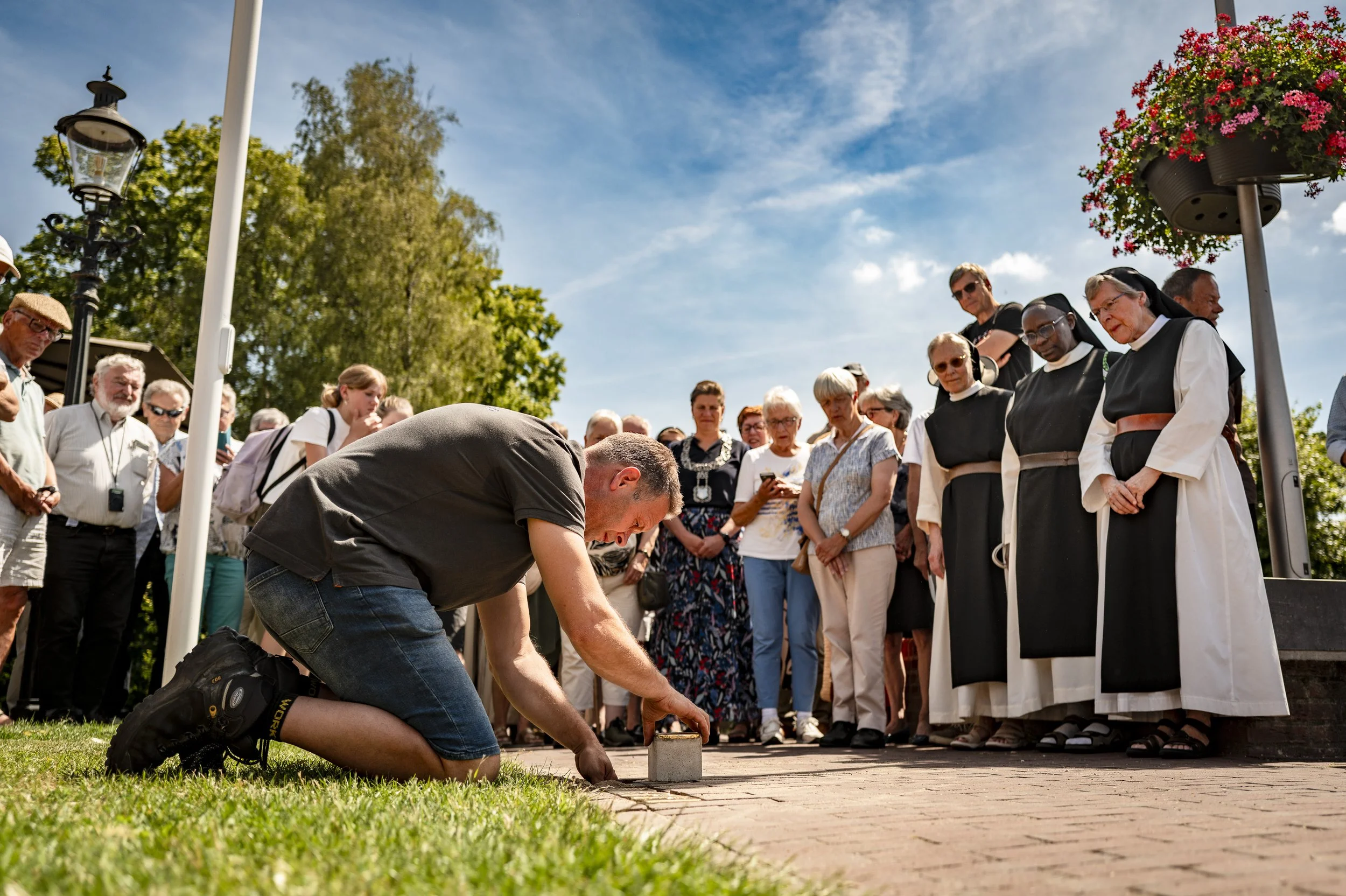 Struikelsteen, Berkel Enschot, leica Q3 en Leica Q43