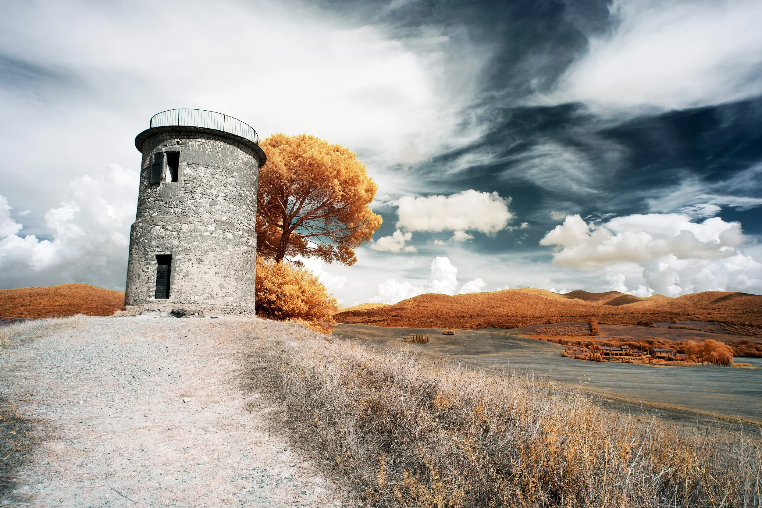 Toscane, Italië — Infrarood landschap
