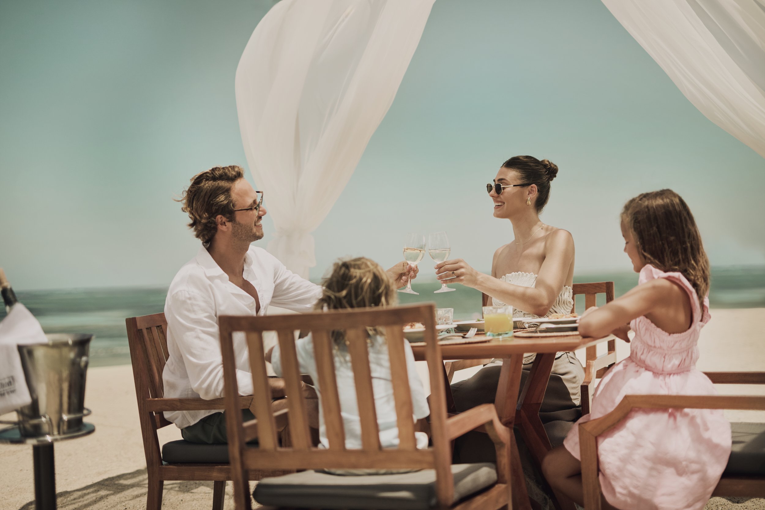 BD_HILTON_BALI_171025_BEACH_DINING_AUSTRALIANS_0465RTV2_ConradBali.jpg