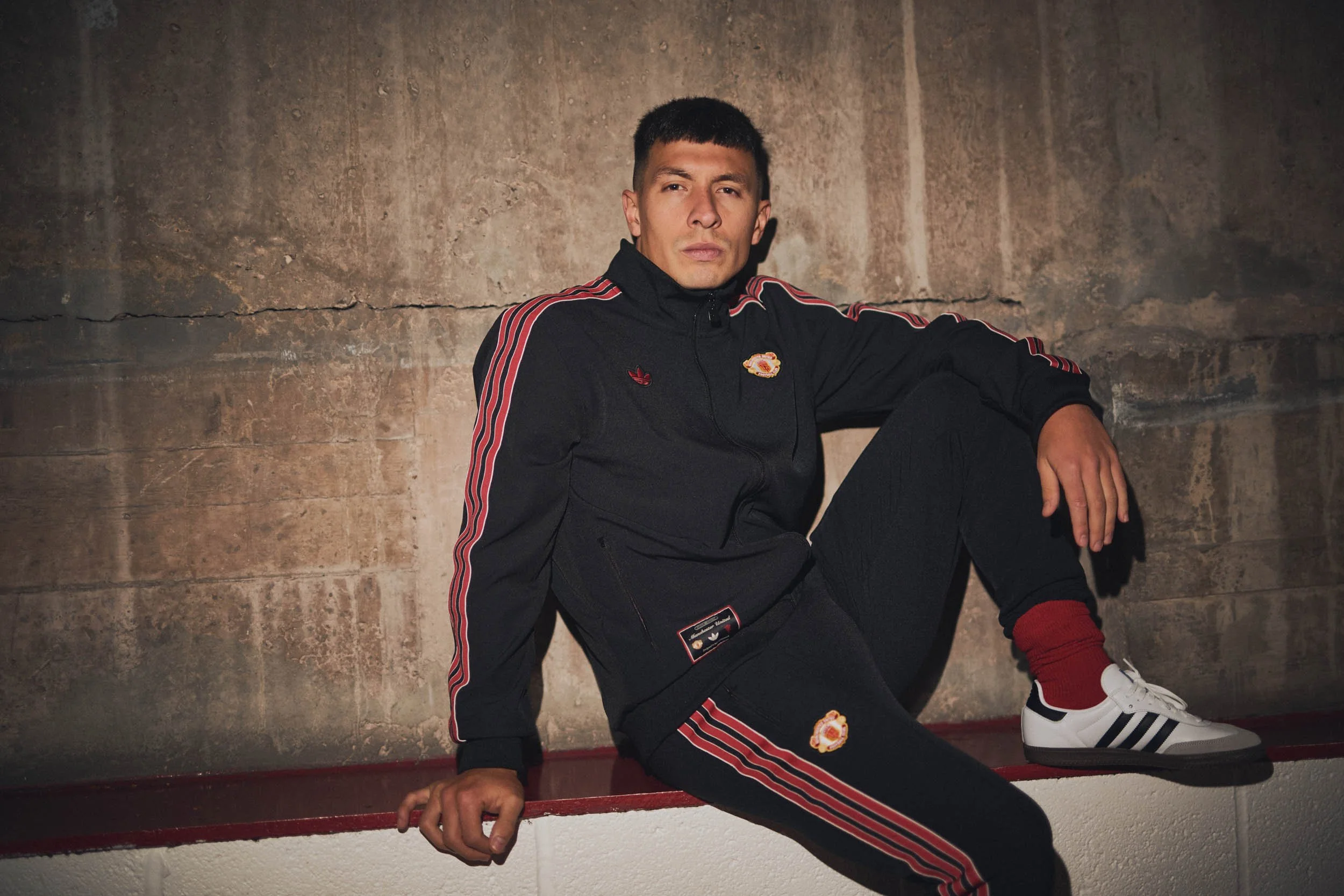 BD_MUFC_Adidas_Terrace_Icons_311024_Lisandro_Martinez_0057.jpg