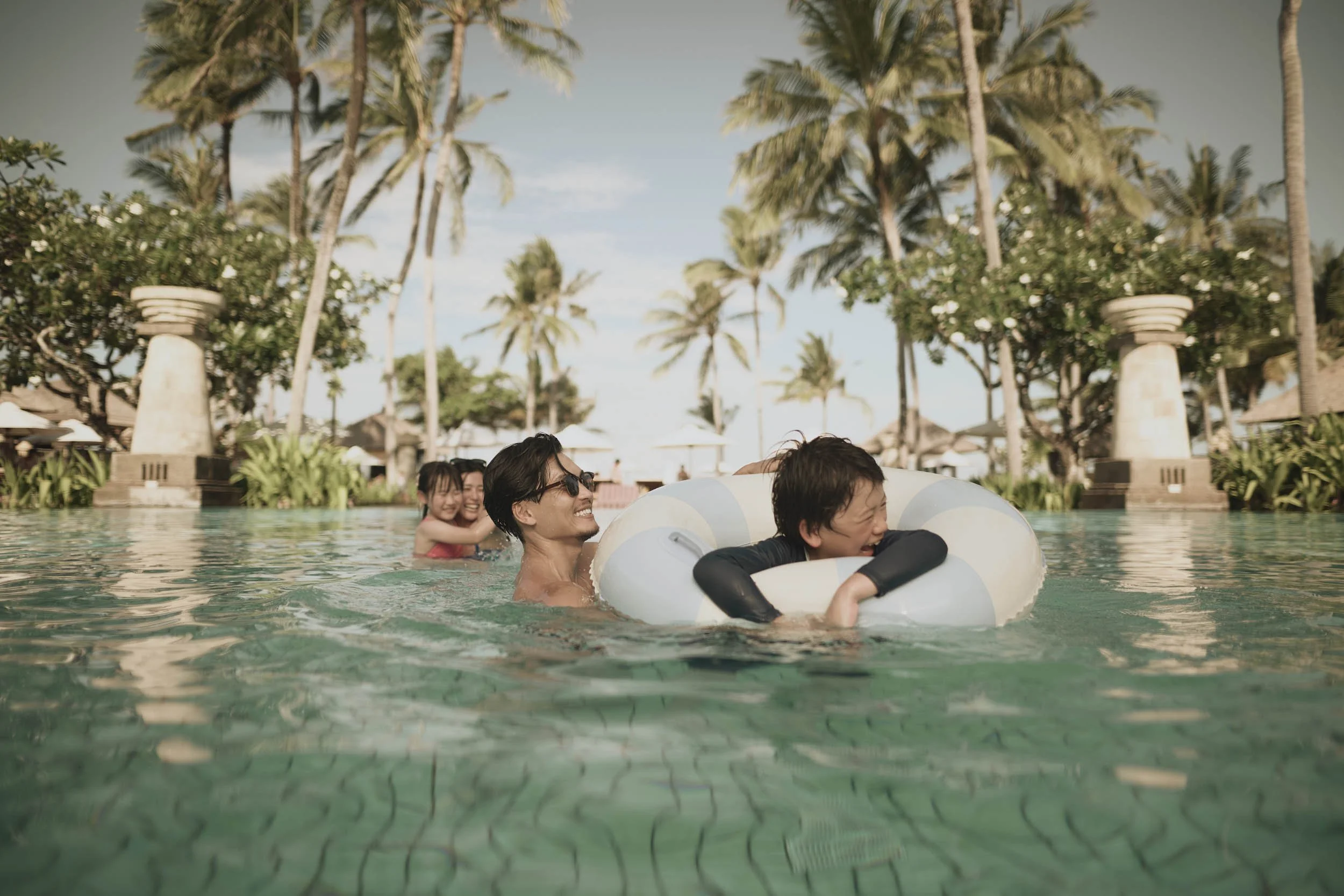 BD_HILTON_BALI_121025_FAMILY_POOL_JAPANESE_3164.jpg