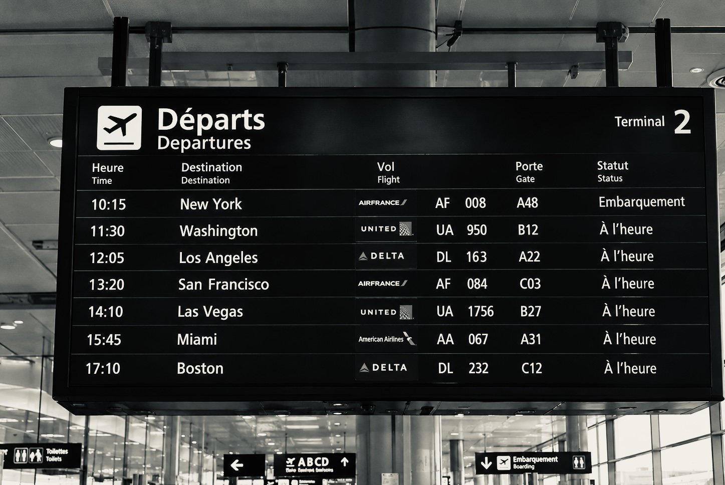 Tableau d'affichage pour départs d'aéroport avec vols, destinations, heures, portes, et statuts pour plusieurs vols internationaux, à terminal 2.