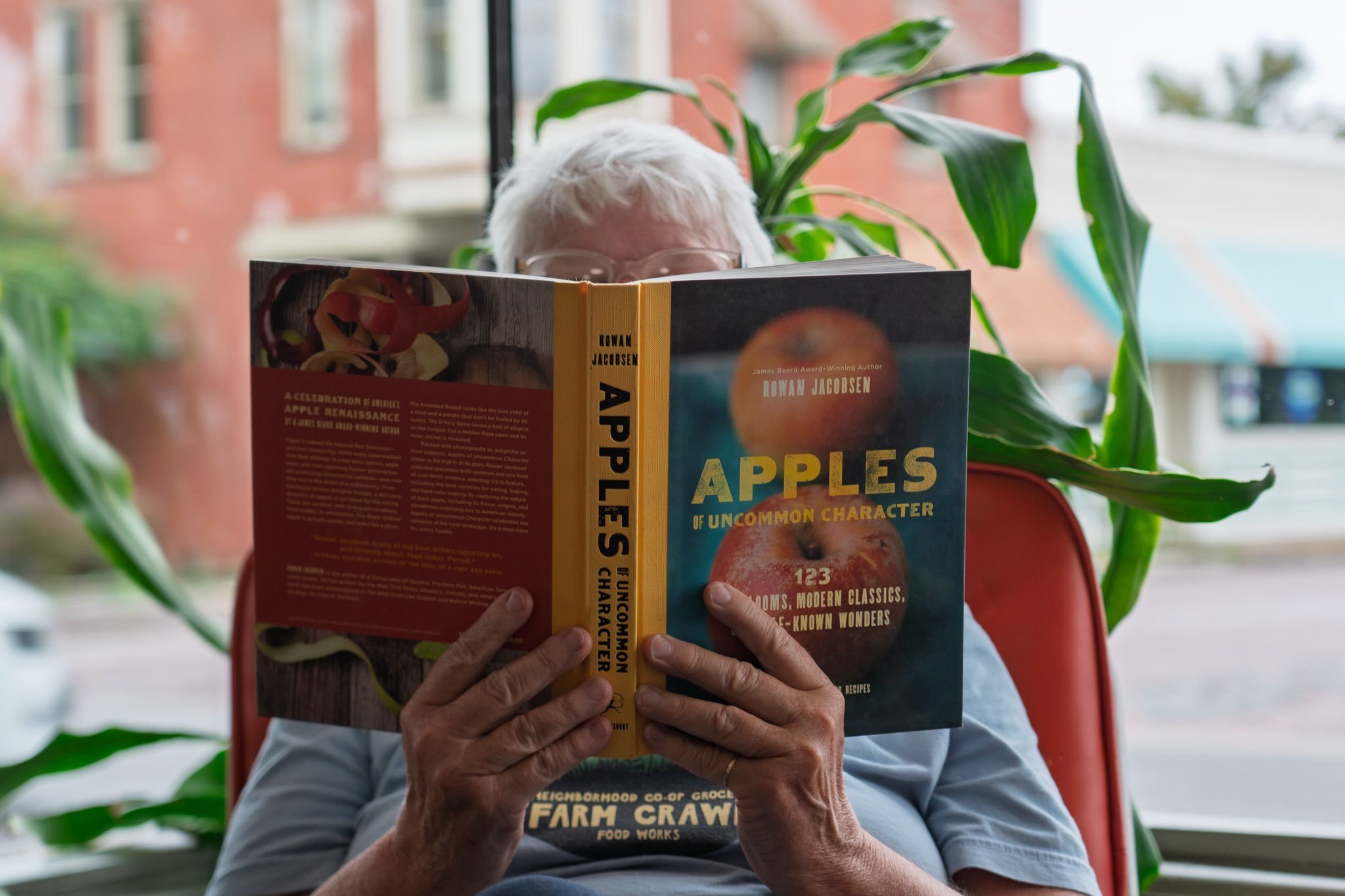 Calling all local food enthusiasts, farmers, gardeners, and readers! Food Works and the Carbondale Public Library are partnering for the first-ever winter book club series at the Food Works downtown Carbondale location! 

Our first event is Wednesday