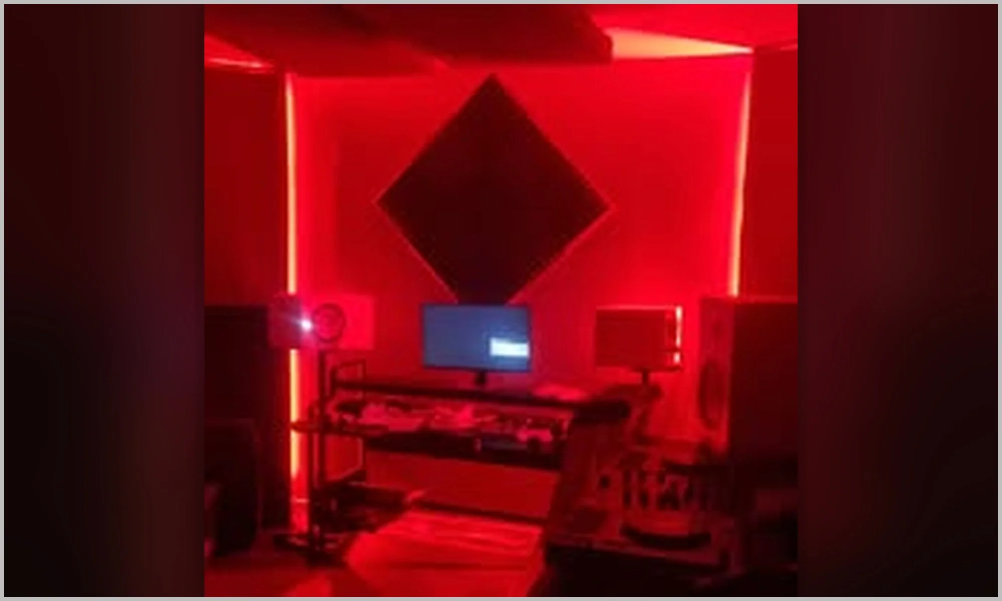 04_Gaming_Room_LED_Lighting.jpg