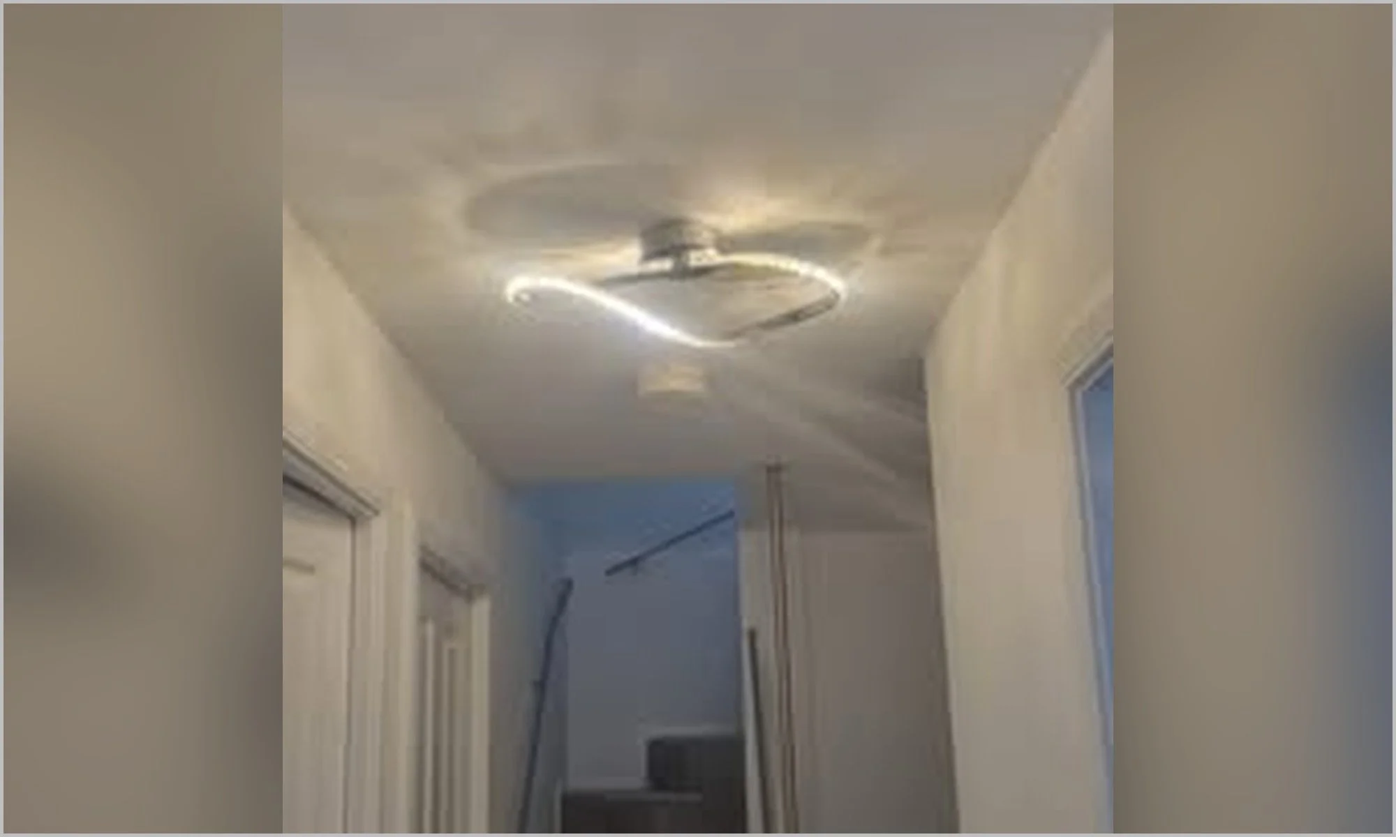26_Modern_Ceiling_Light.jpg