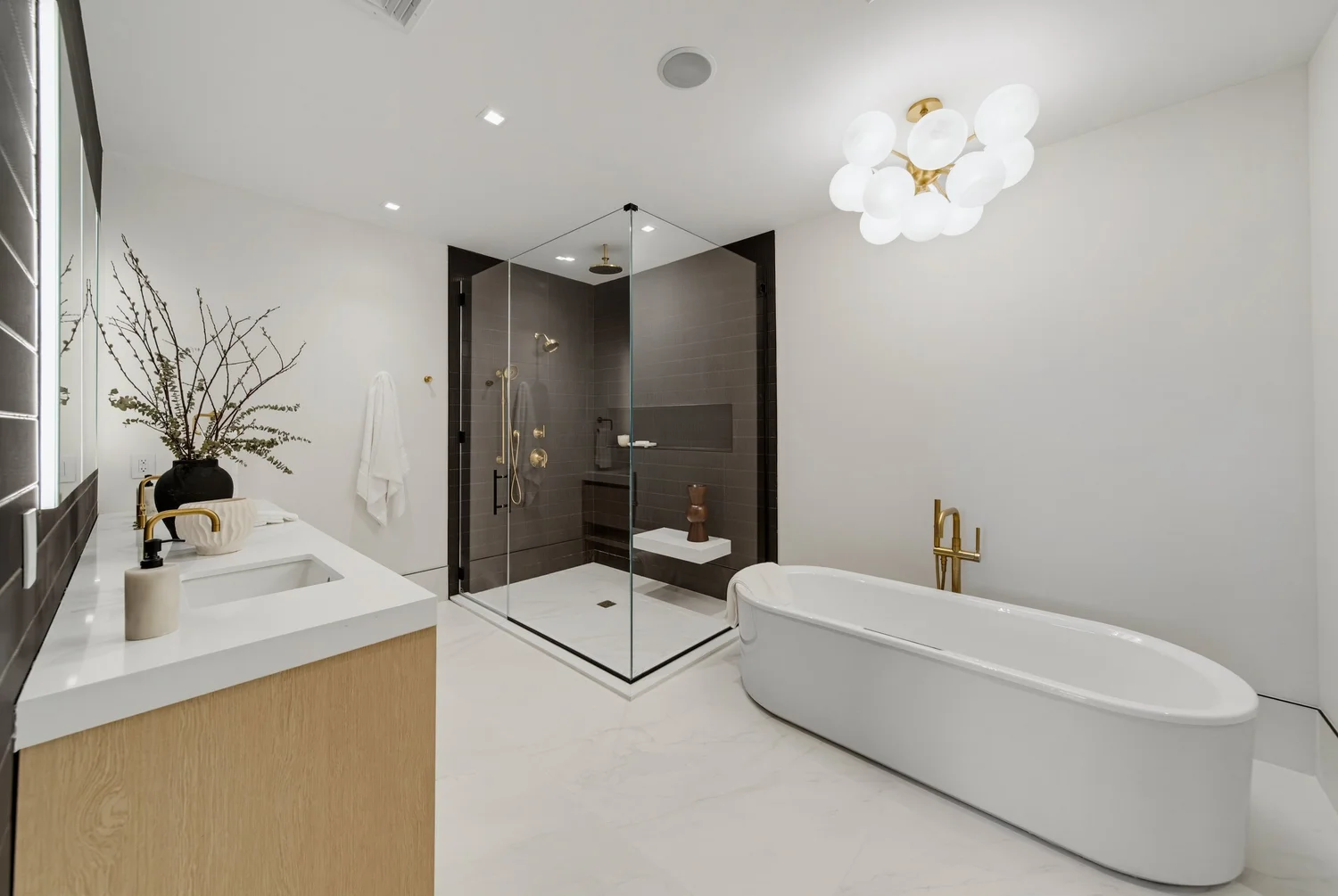 Monarch Primary Bath