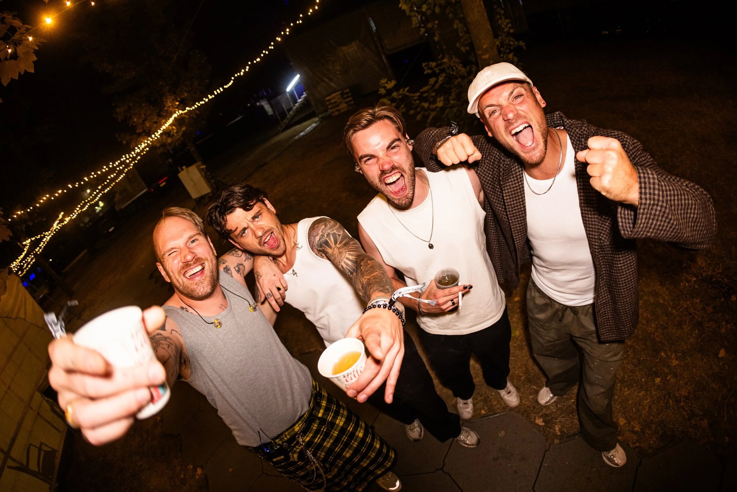 Sziget 392 - Guy 0 
Geen woorden voor hoe vet dit was 💛
Heel het team: bedankt voor deze onvergetelijke dagen🫶 @stuktv 

📸 @femkedeschepper 
📸 @brentlouwes

@algambenelux @ernieball @suhrcustom