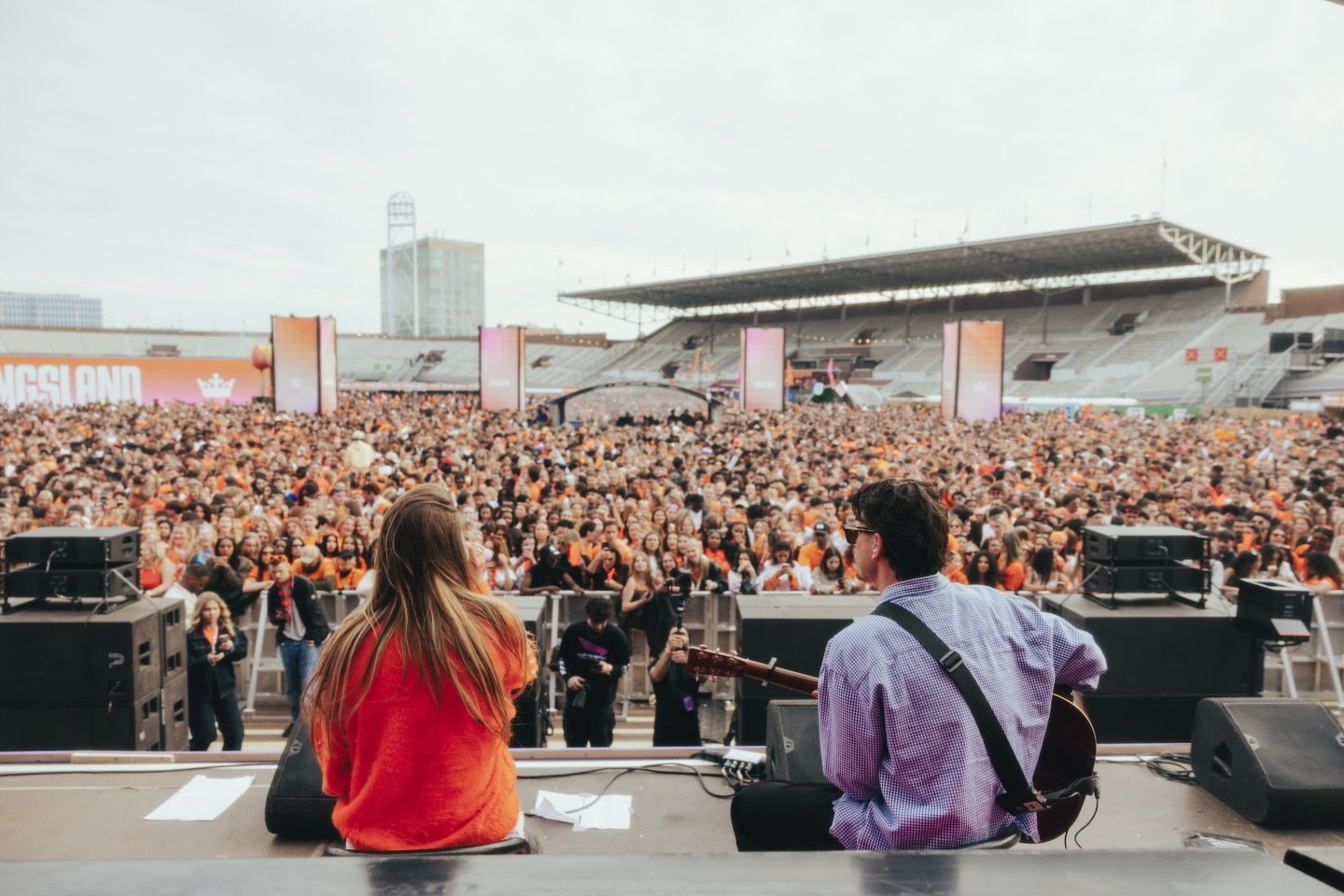 Koningsdag 🧡✨ @roxy.dekkerr 

📸 @jamanbroershots 

@algambenelux #ernieball #ernieballstrings #iplayslinky #algambenelux