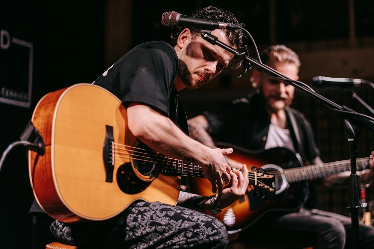 Fun times &amp; acoustic shredding 🥵 in Czech Republic 🇨🇿 with my bro @benpooleofficial 🎸 

📸 by Jir&iacute; Sneider at @stodolacernice_official