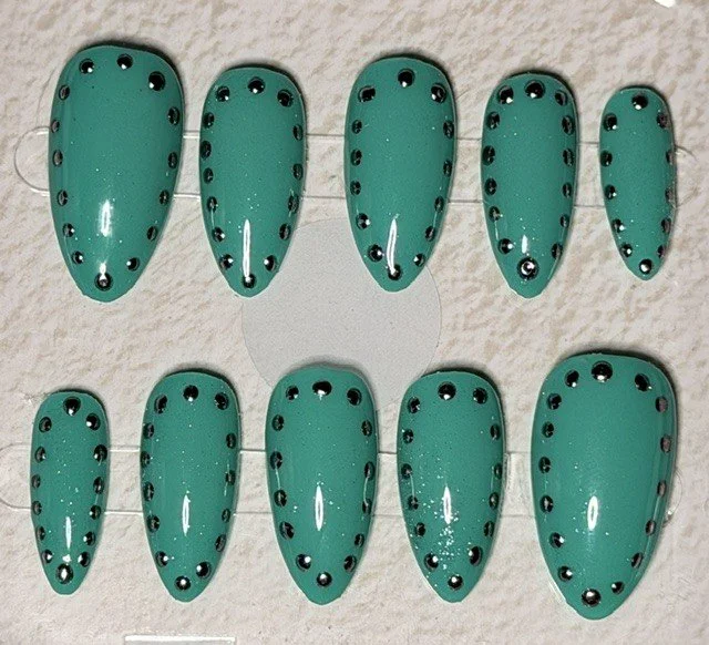 Studded ( Medium almond)