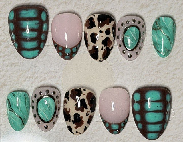 Western Turquoise (short almond)