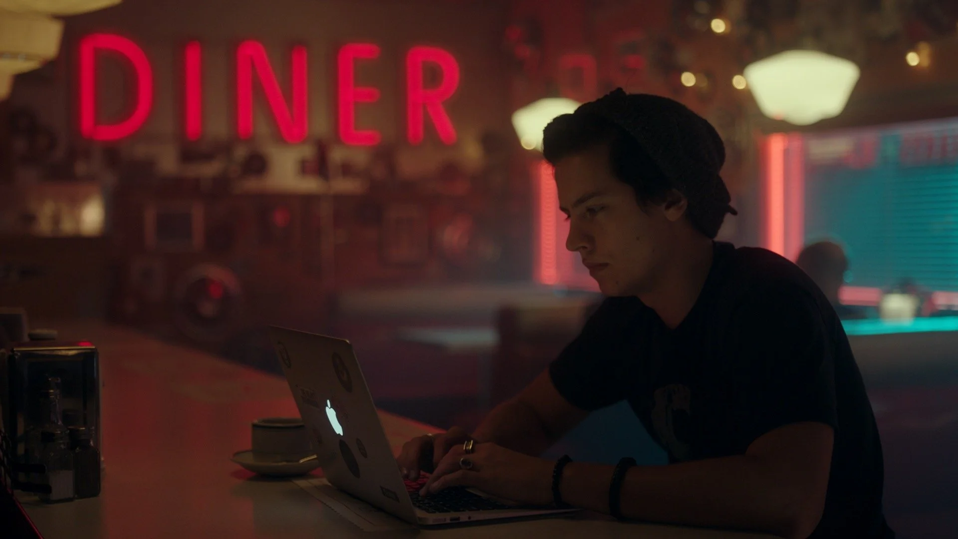 riverdale-stills-cinematographer-shamus-whiting-hewlett2.jpg