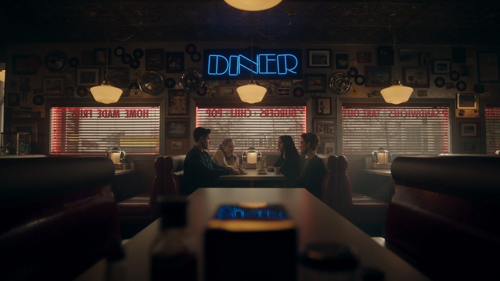 riverdale-stills-cinematographer-shamus-whiting-hewlett13.jpg