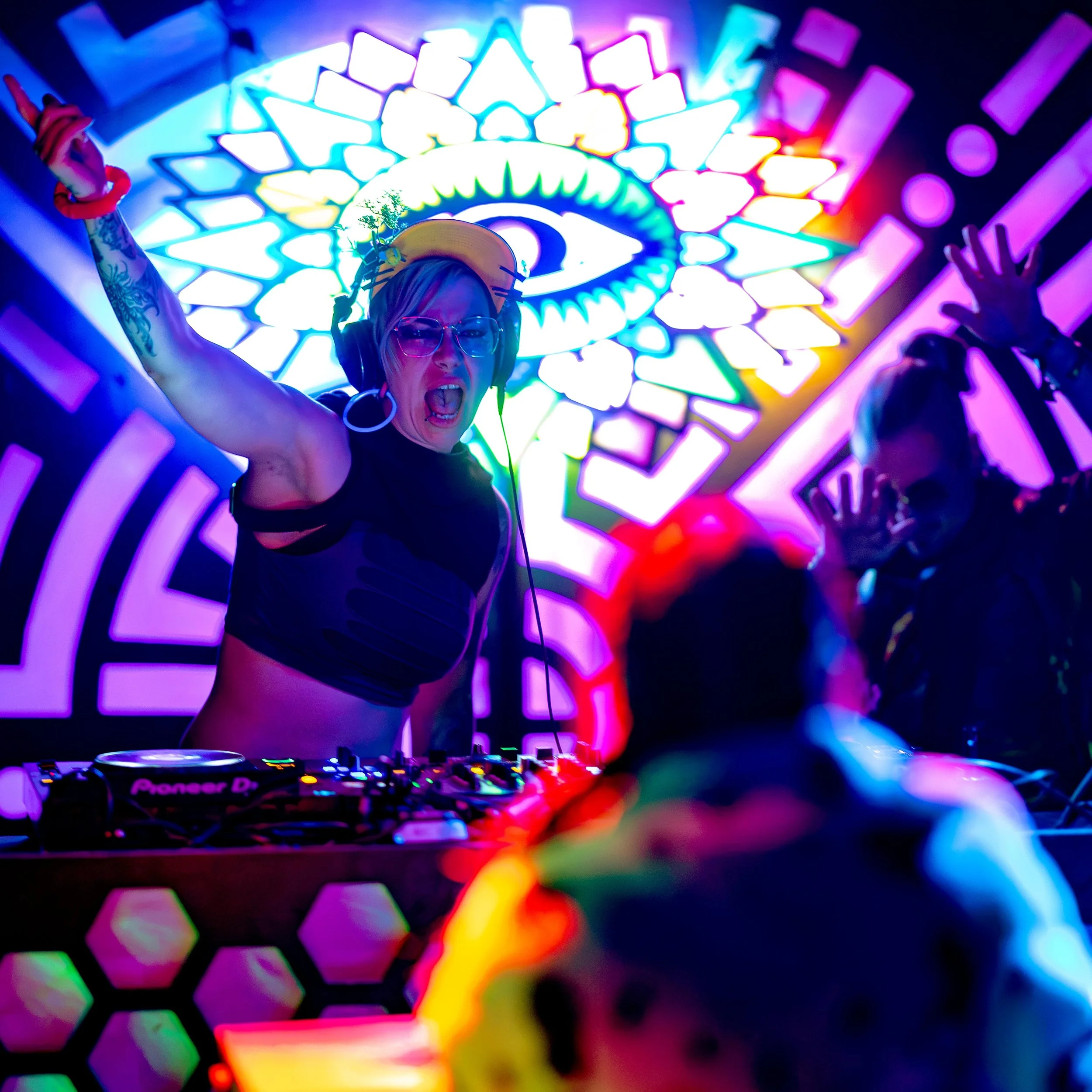 05-dj-neon-eye.jpg
