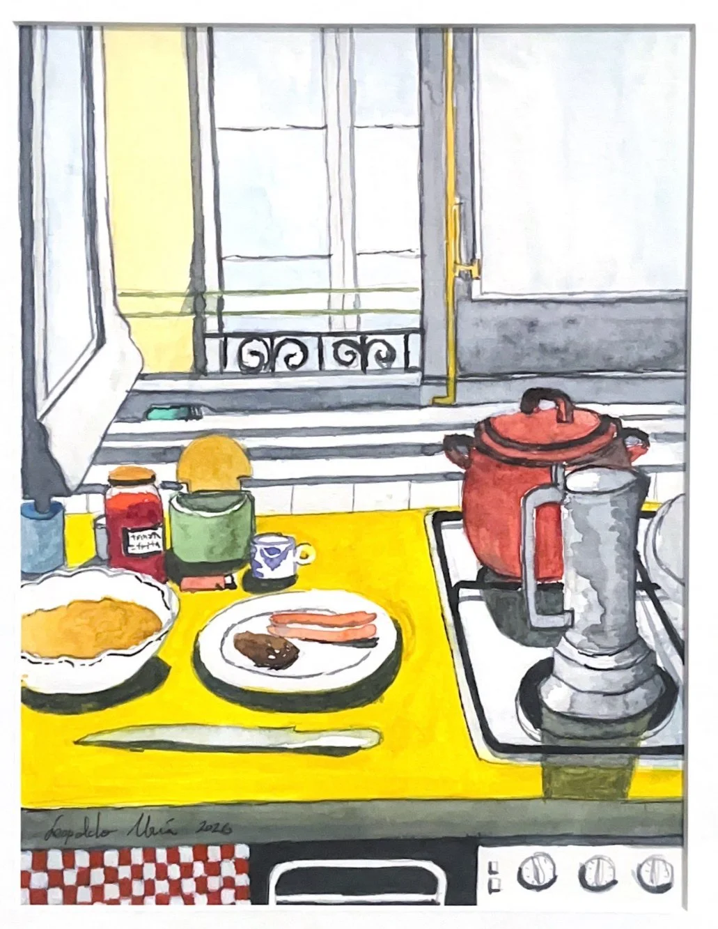 Vista de una cocina con una mesa amarilla con alimentos y utensilios, una ventana grande con barandilla, y una estufa con una olla roja y un espressadora.