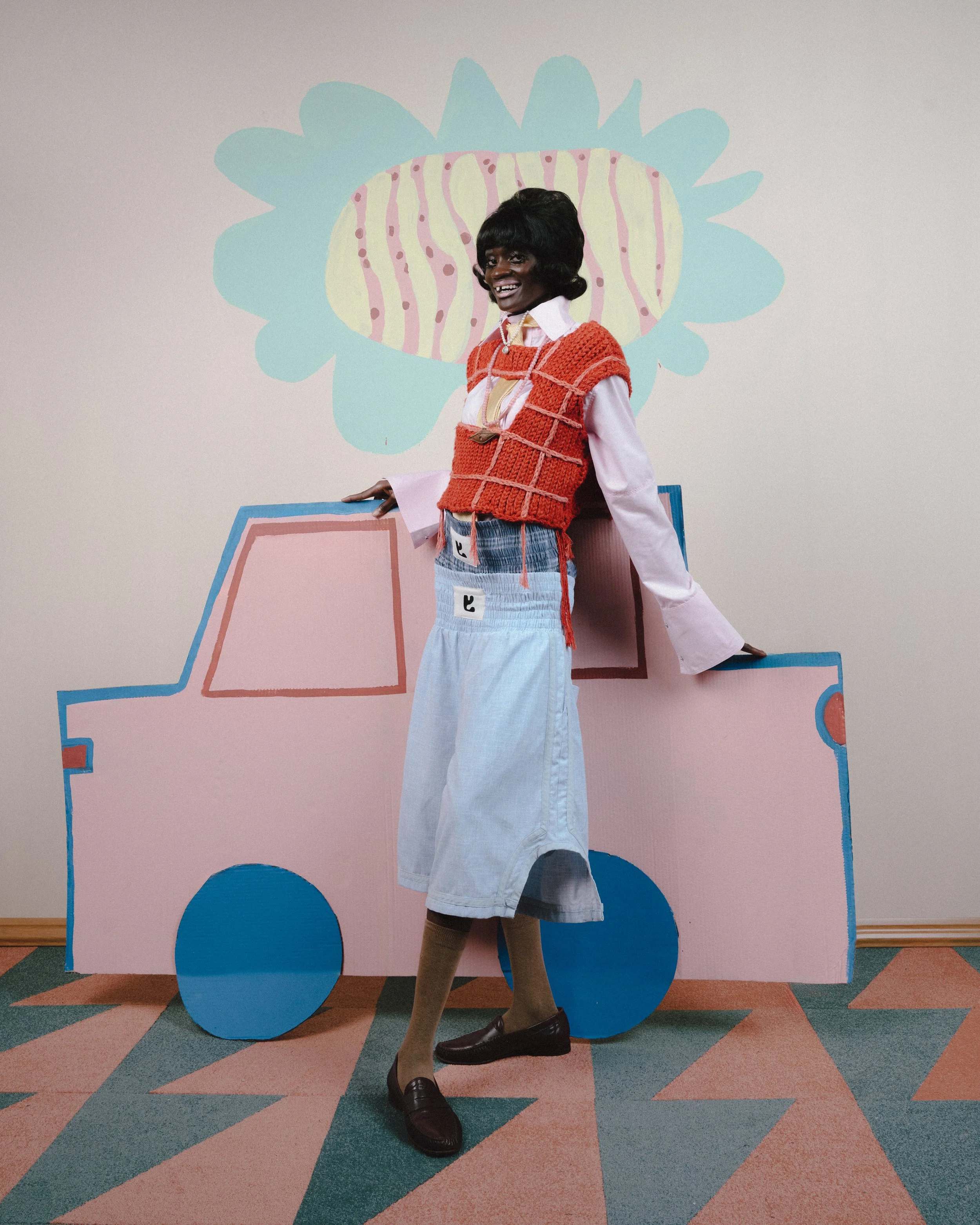 Suzan wears 100% wool boxer shorts, waterproof cotton canvas culottes and a cropped pink shirt, paired with a reversible pullover vest designed by YONA and handcrafted by @sovereignangelclub from 50% cotton and 50% bamboo yarn.

The Habits 25/26 coll