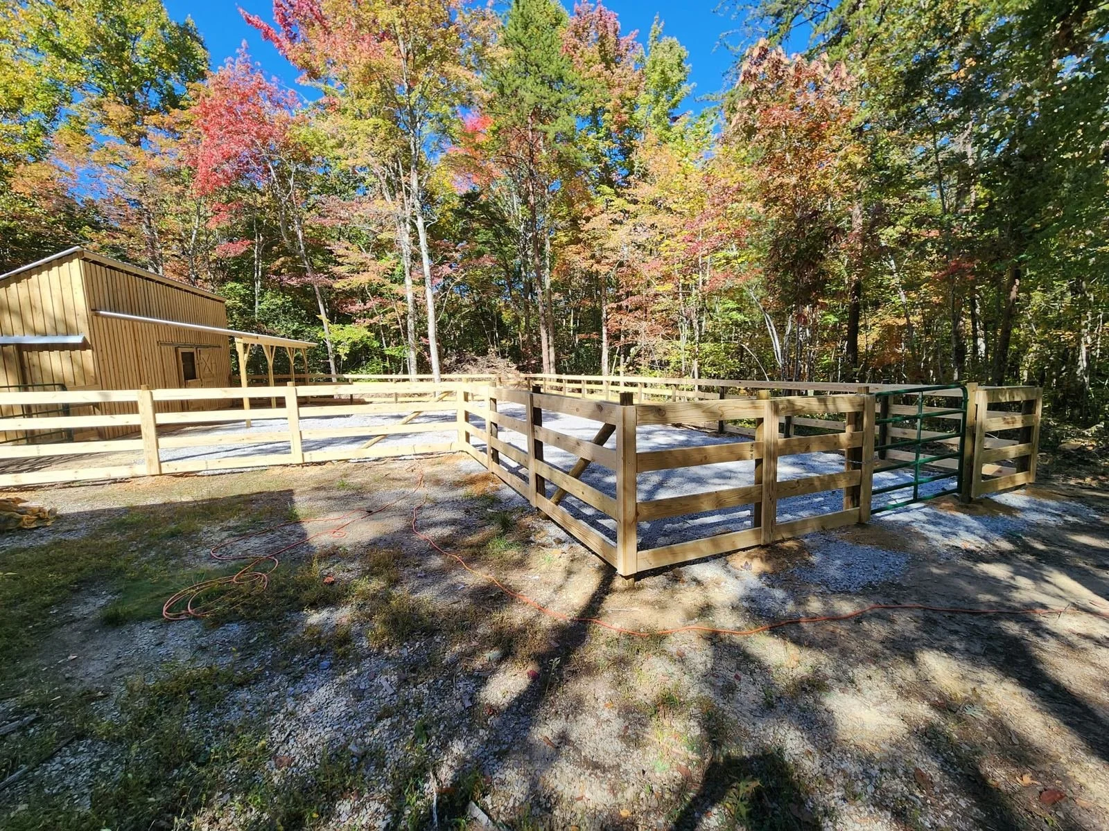 01-hero-barn-paddock.jpg
