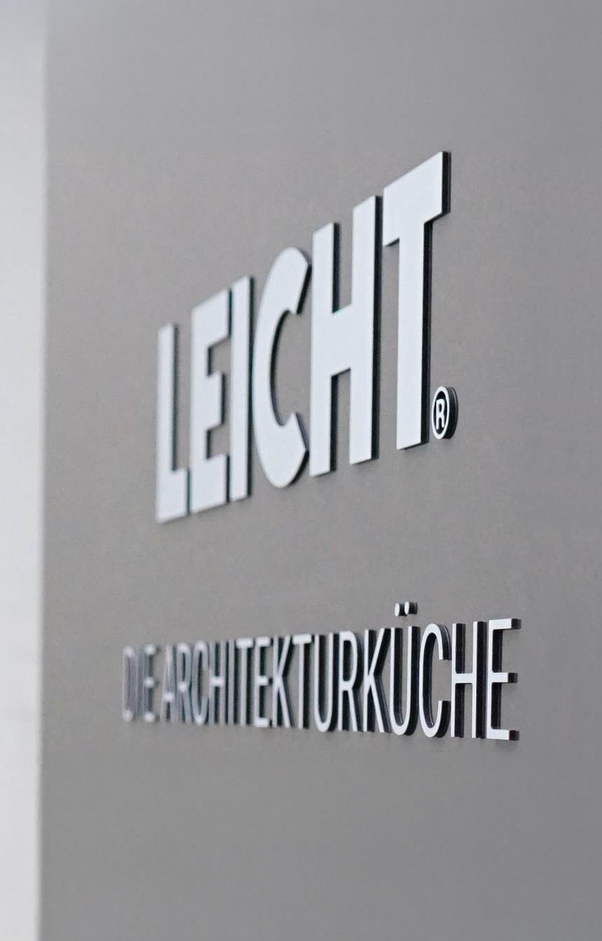Leicht Logo 2.png