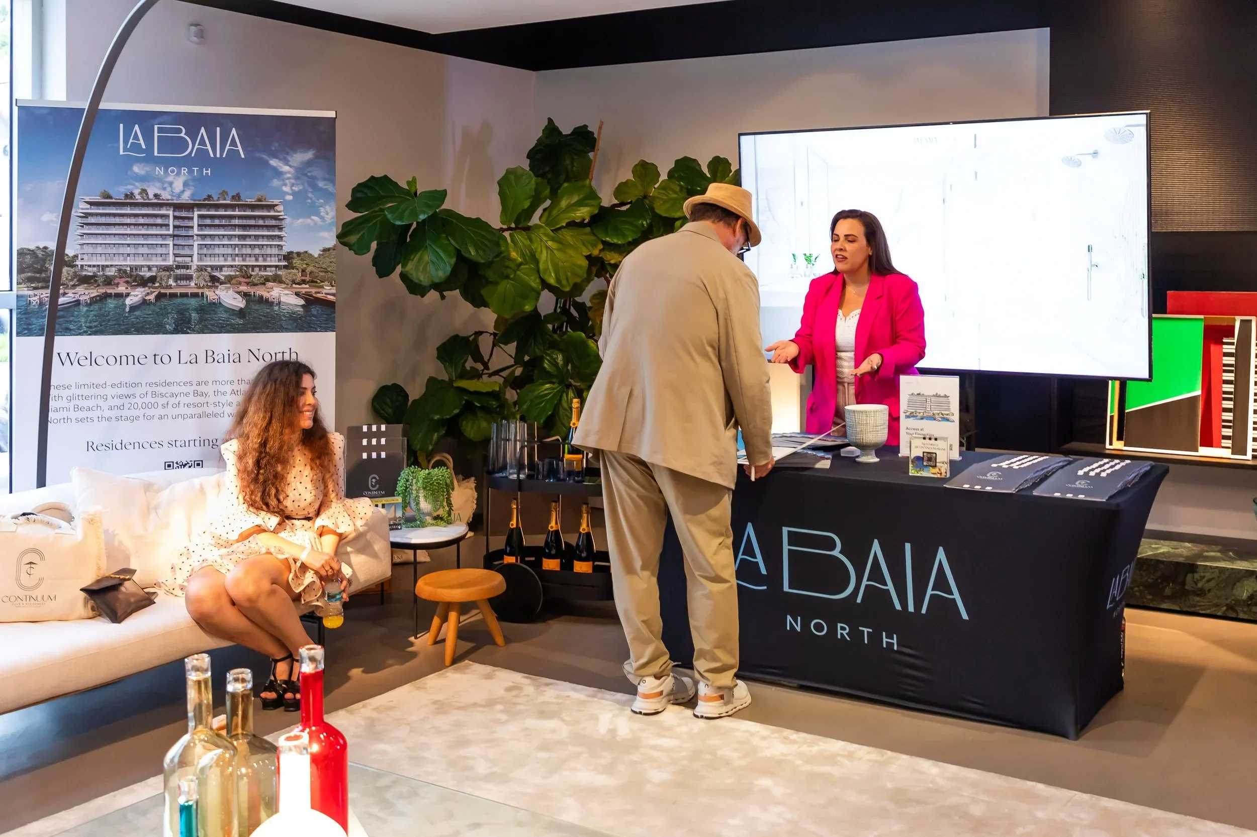An exhibitor conversation at the La Baia North showcase at the second PROFILEmiami Summit.