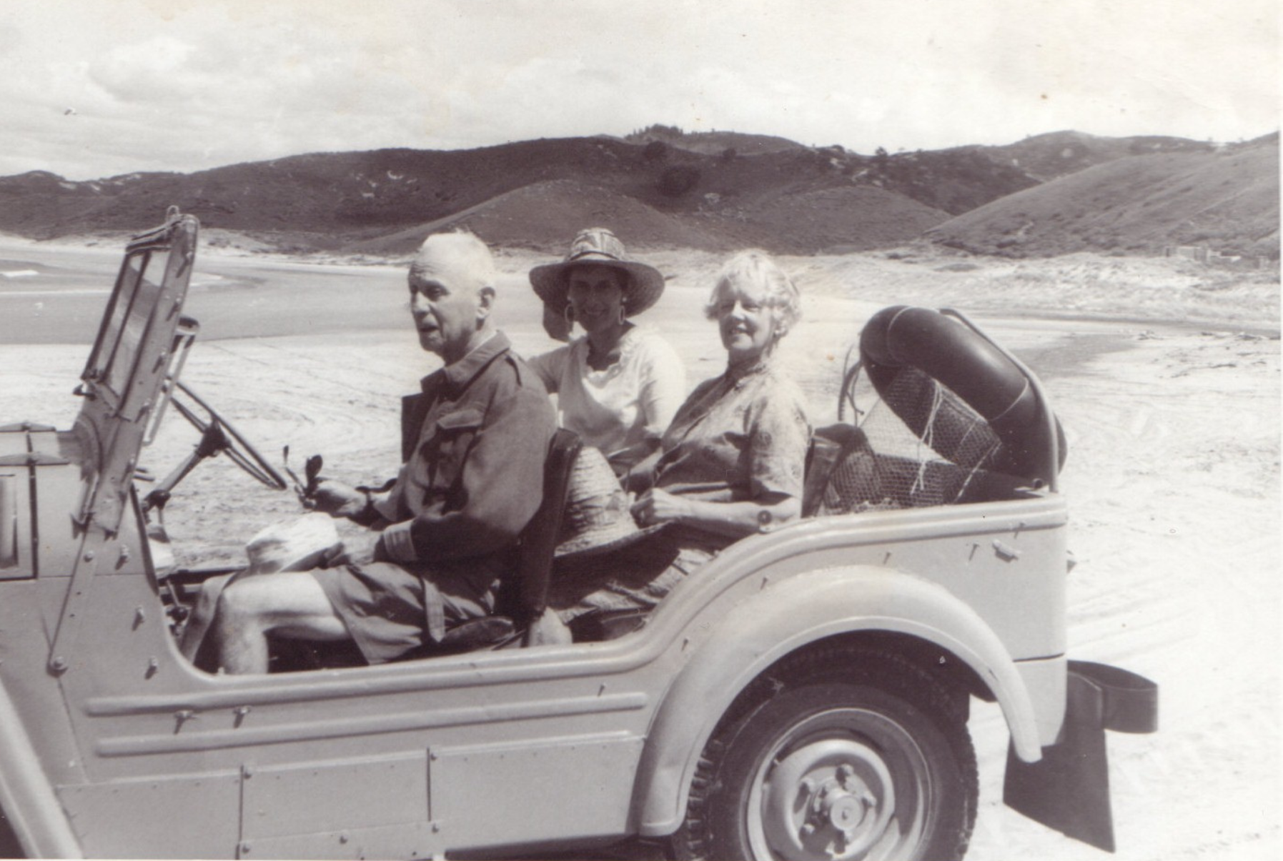 MANZIL 010: OPITO BAY

Bach holidays in the 1960's 
-Peter 