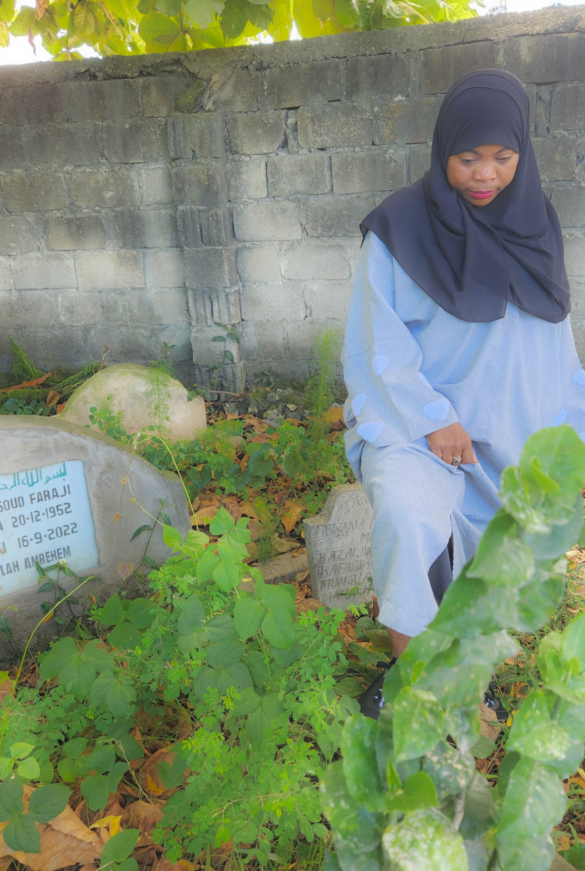 MANZIL 002: THE FIRST STOP
After 8yrs in Aotearoa, I took my children's back to Zanzibar to meet their family. Our first visit was not to the beach. It was to the graves of my husband's family. I sat there and Cried I realized all those people under 