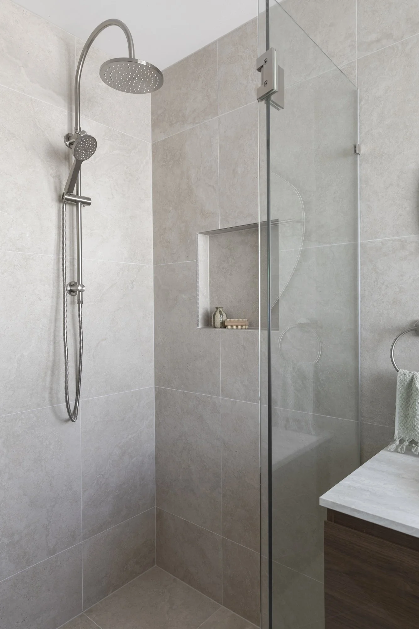 Ensuite shower with stone look tiles and shower niche, Corrimal