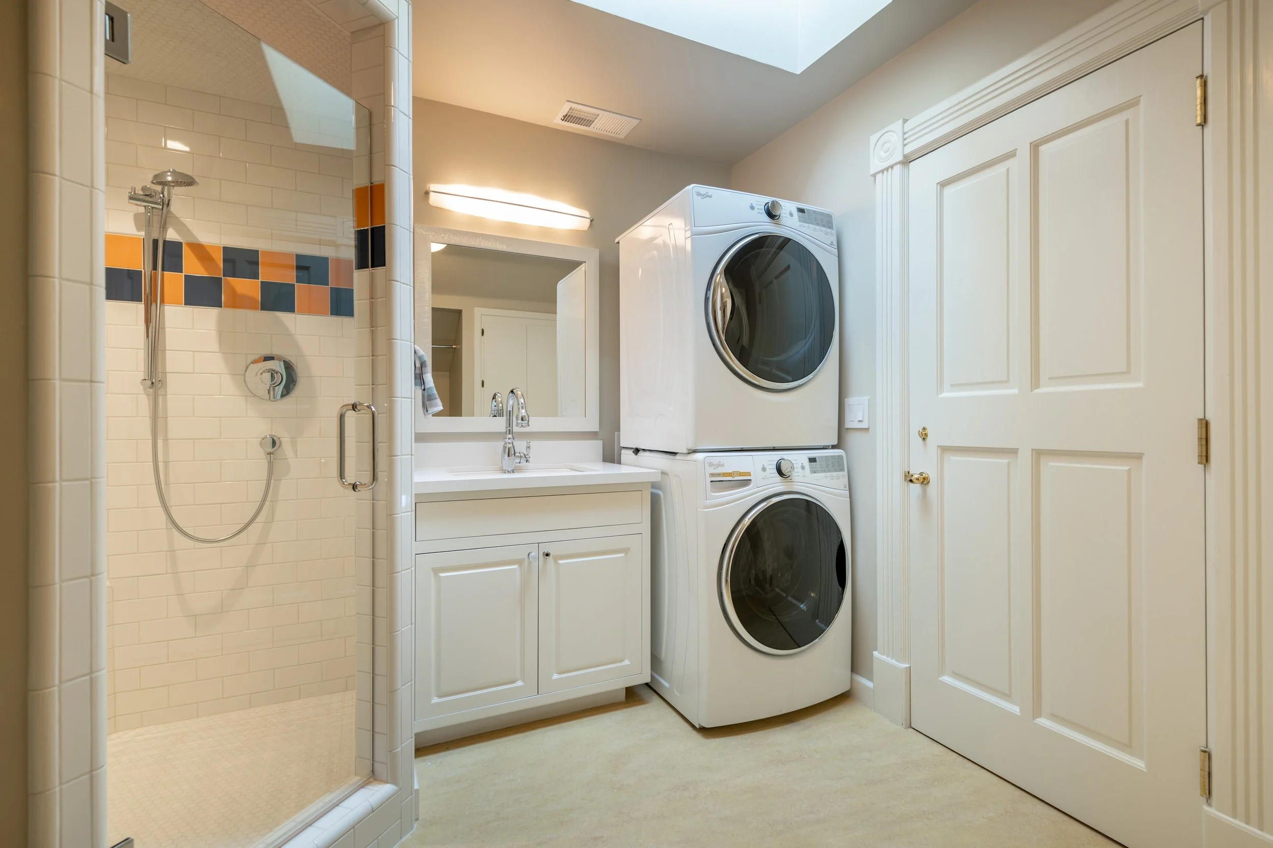 041_Bathroom _ Laundry.jpg