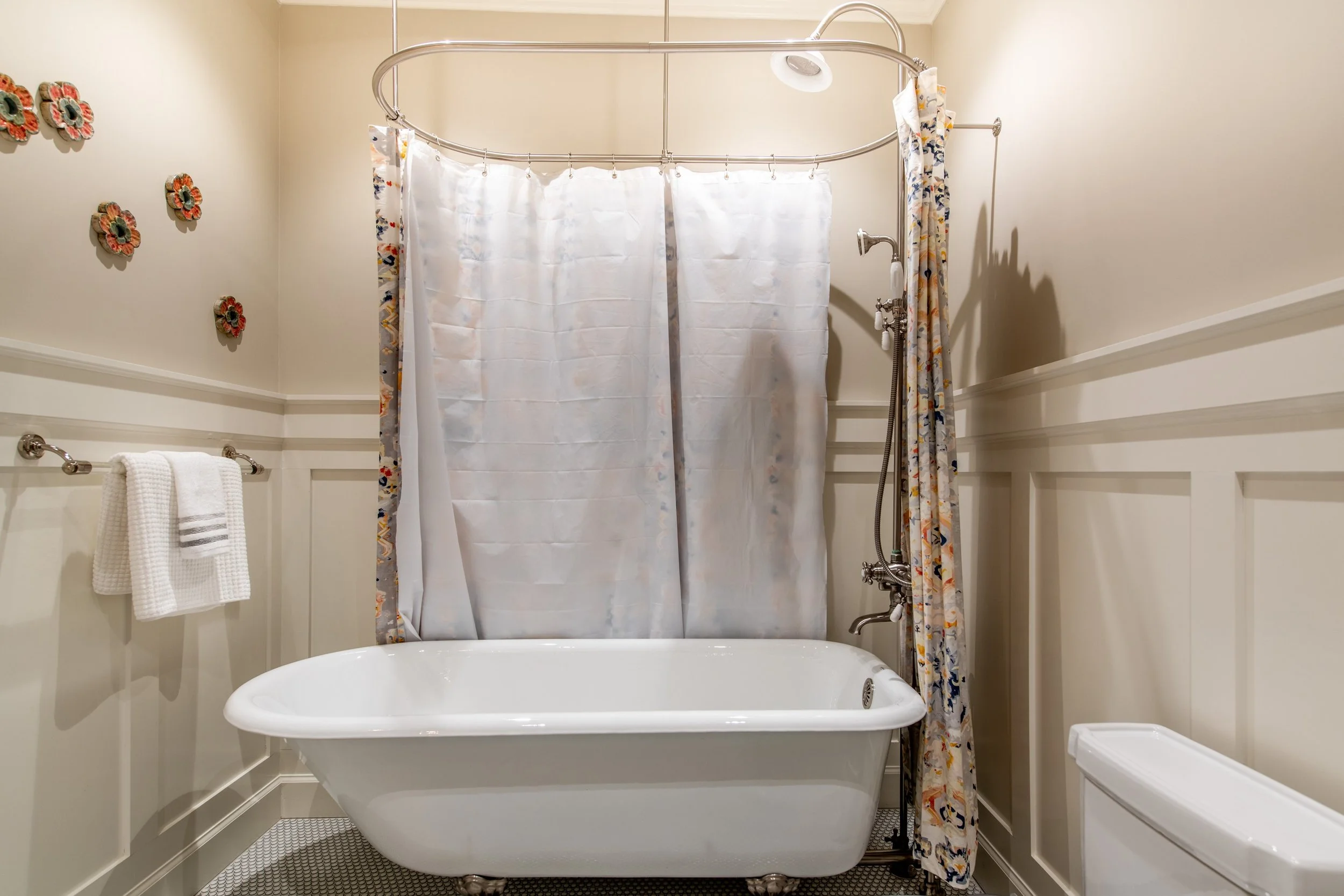 027_Bathroom.jpg