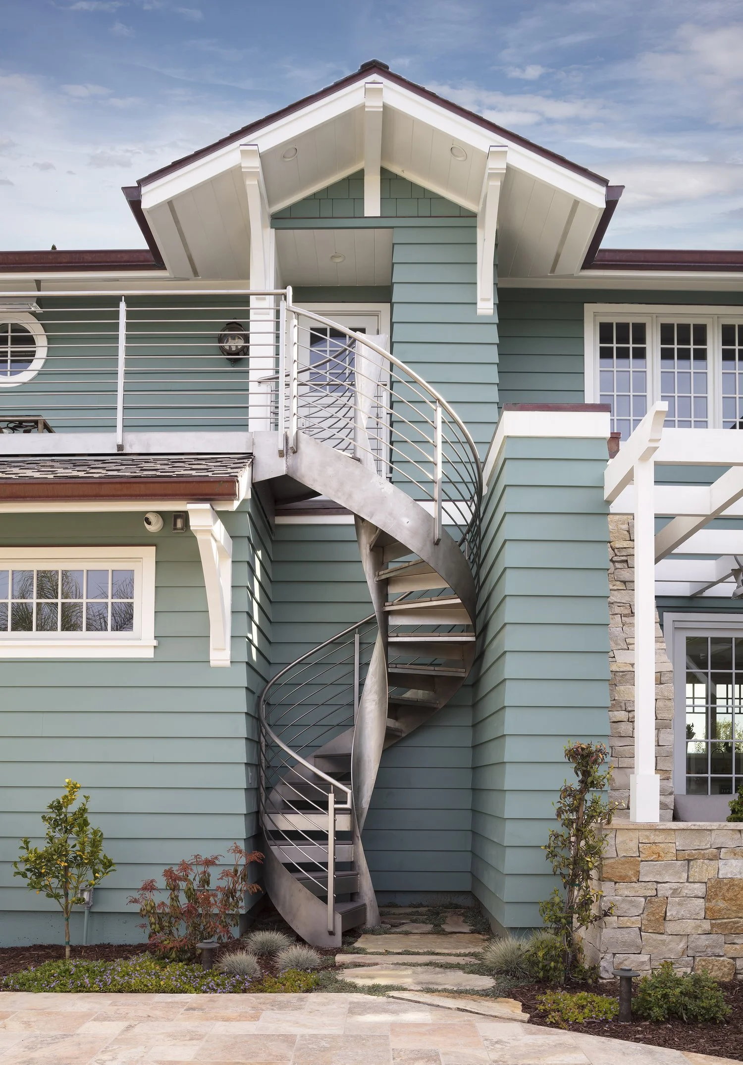 03_Opal_Cliff_Staircase_outdoor.jpg