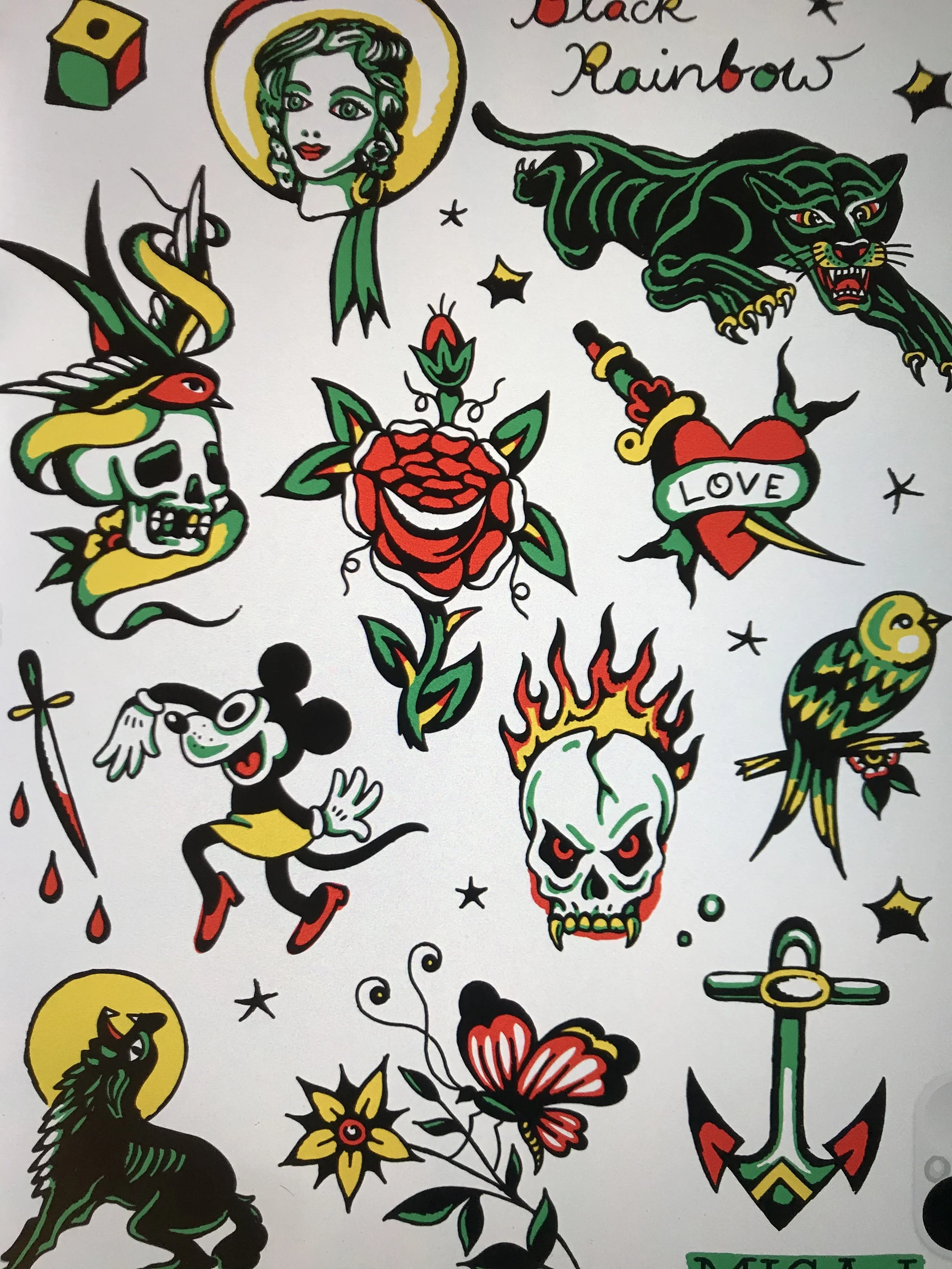 Buntes Tattoo-Flash-Sheet mit Panther, Rosen, Totenkopf, Schlange, Schmetterling, Anker, Vogel, Dolch und Porträt im traditionellen Stil.