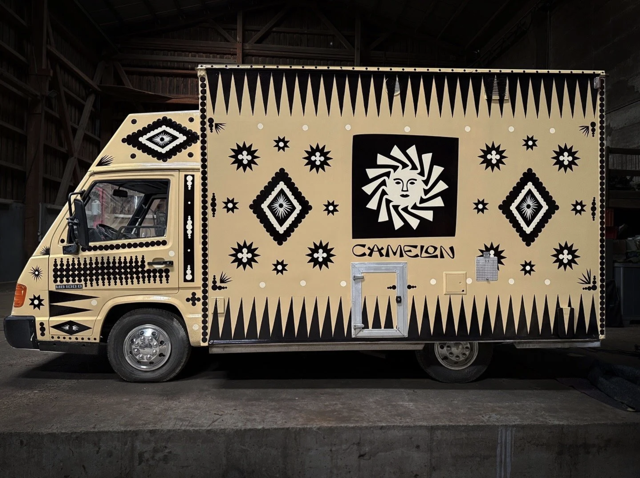 Foodtruck mit Folk Art Bemalung