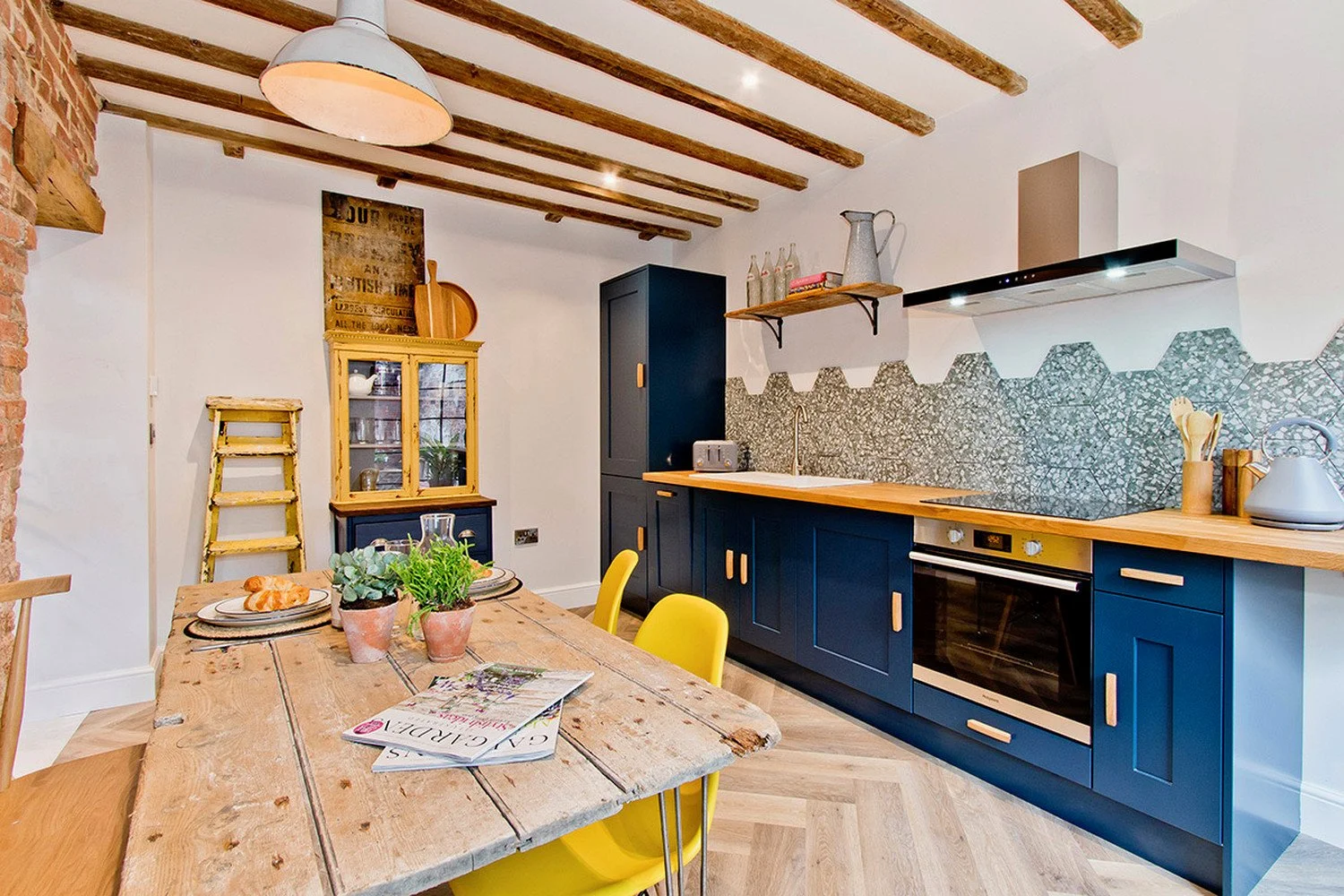 10_Kitchen.jpg