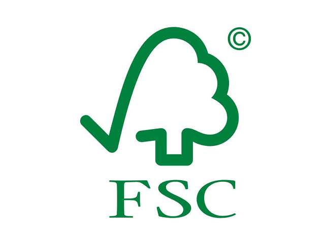 Logo vert avec un arbre stylisé intégrant une check mark, accompagnée des lettres FSC en dessous.