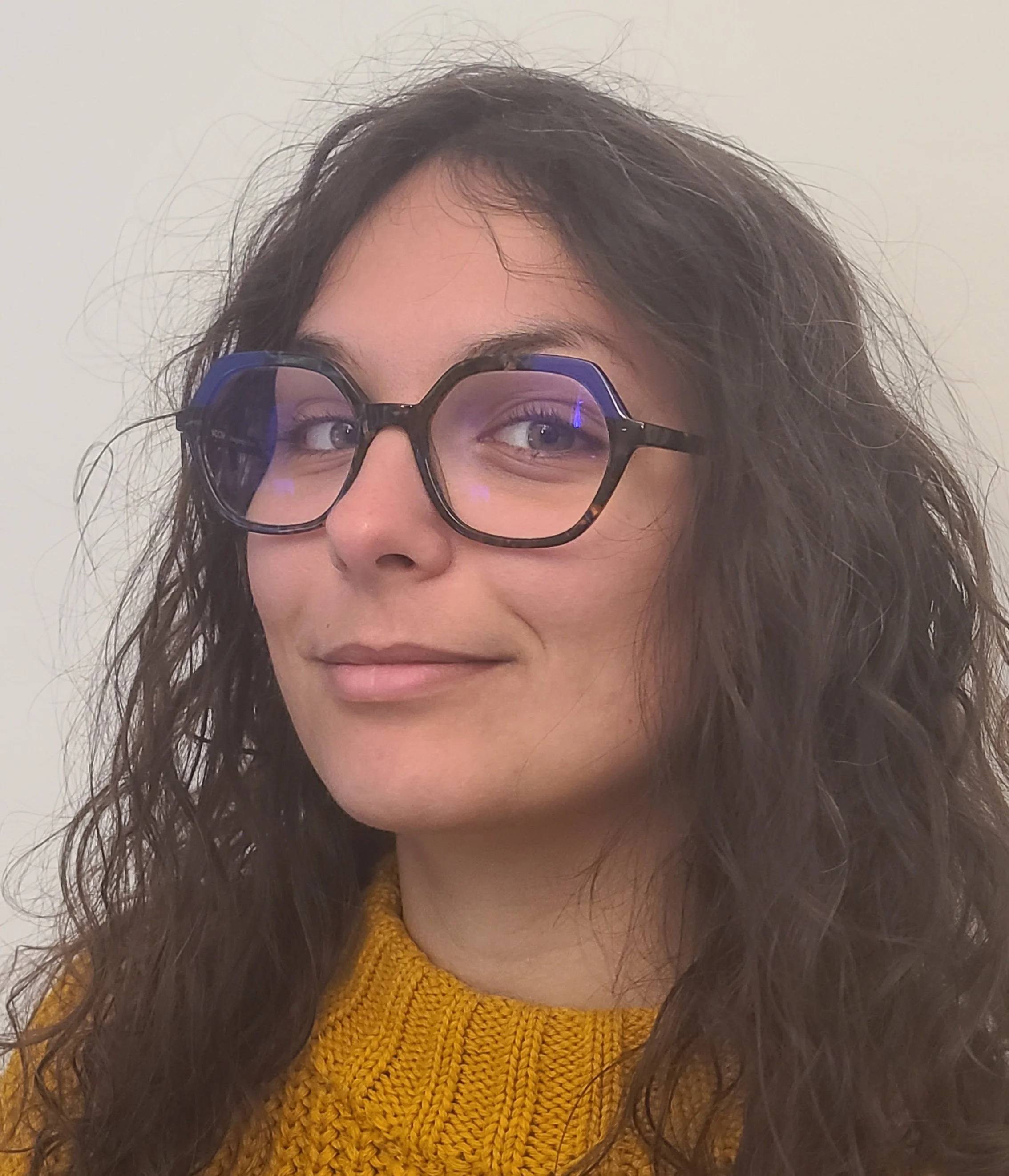 Portrait de Madeline Sendon, psychologue spécialisée en neuropsychologie effectuant des bilans pour les enfants et ados à Paris