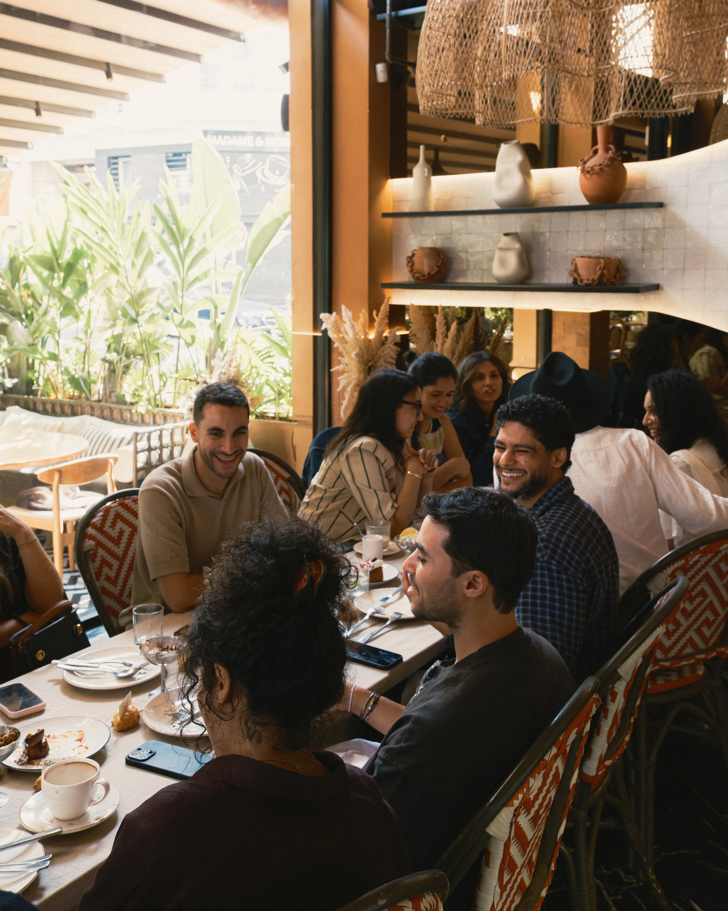 Kult, café à Casablanca : café, brunch et dîner de 8h à 23h. Réservez une table, organisez un atelier ou privatisez l’espace pour votre événement.