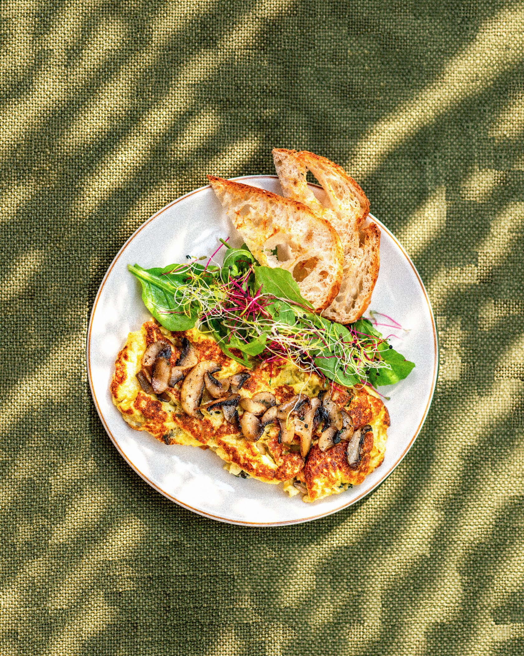 Kult, a café in Casablanca: coffee, brunch and dinner from 8am to 11pm. Book a table, host a workshop or privatise the space for your event.