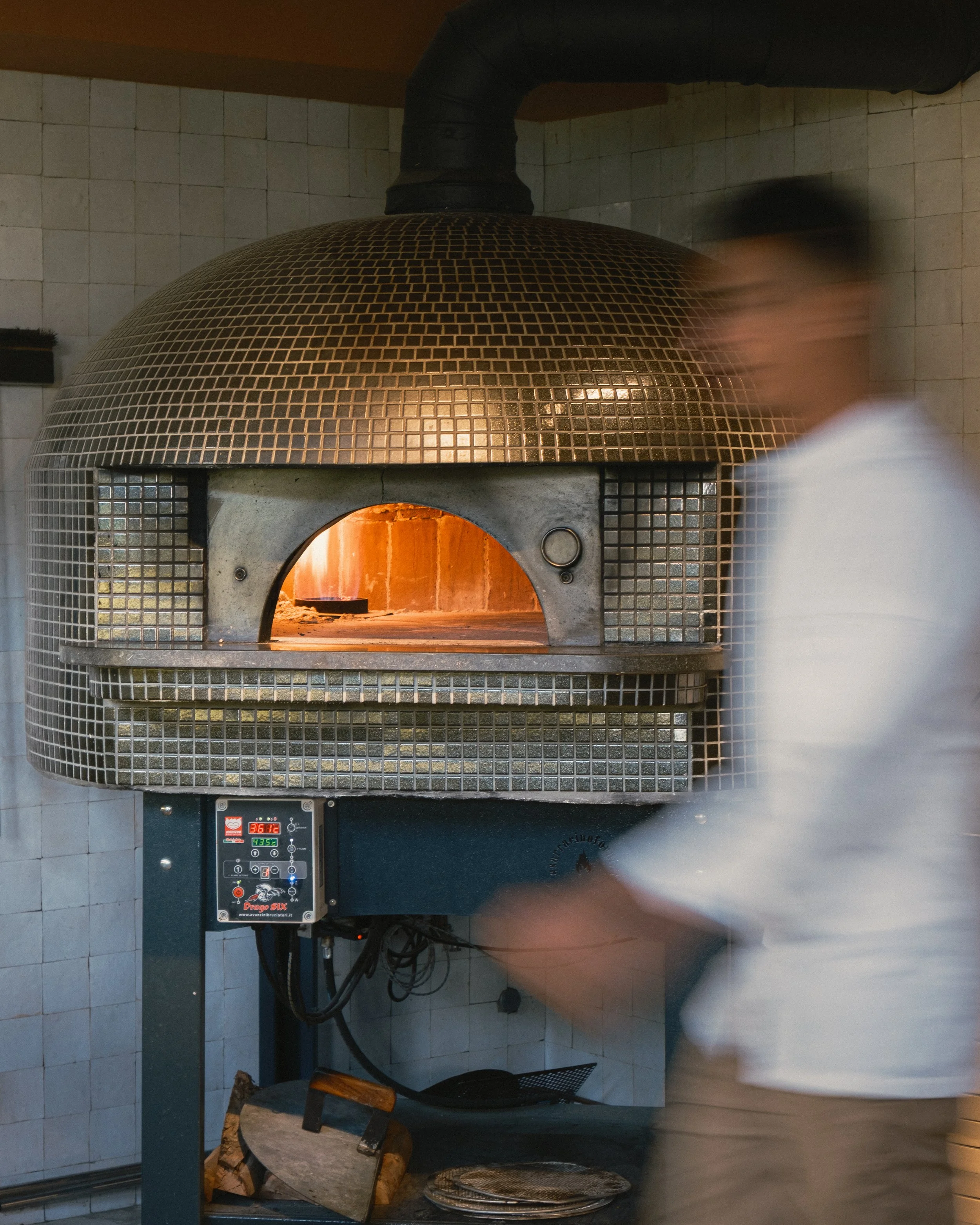 Kult, café à Casablanca : café, brunch et dîner de 8h à 23h. Réservez une table, organisez un atelier ou privatisez l’espace pour votre événement.