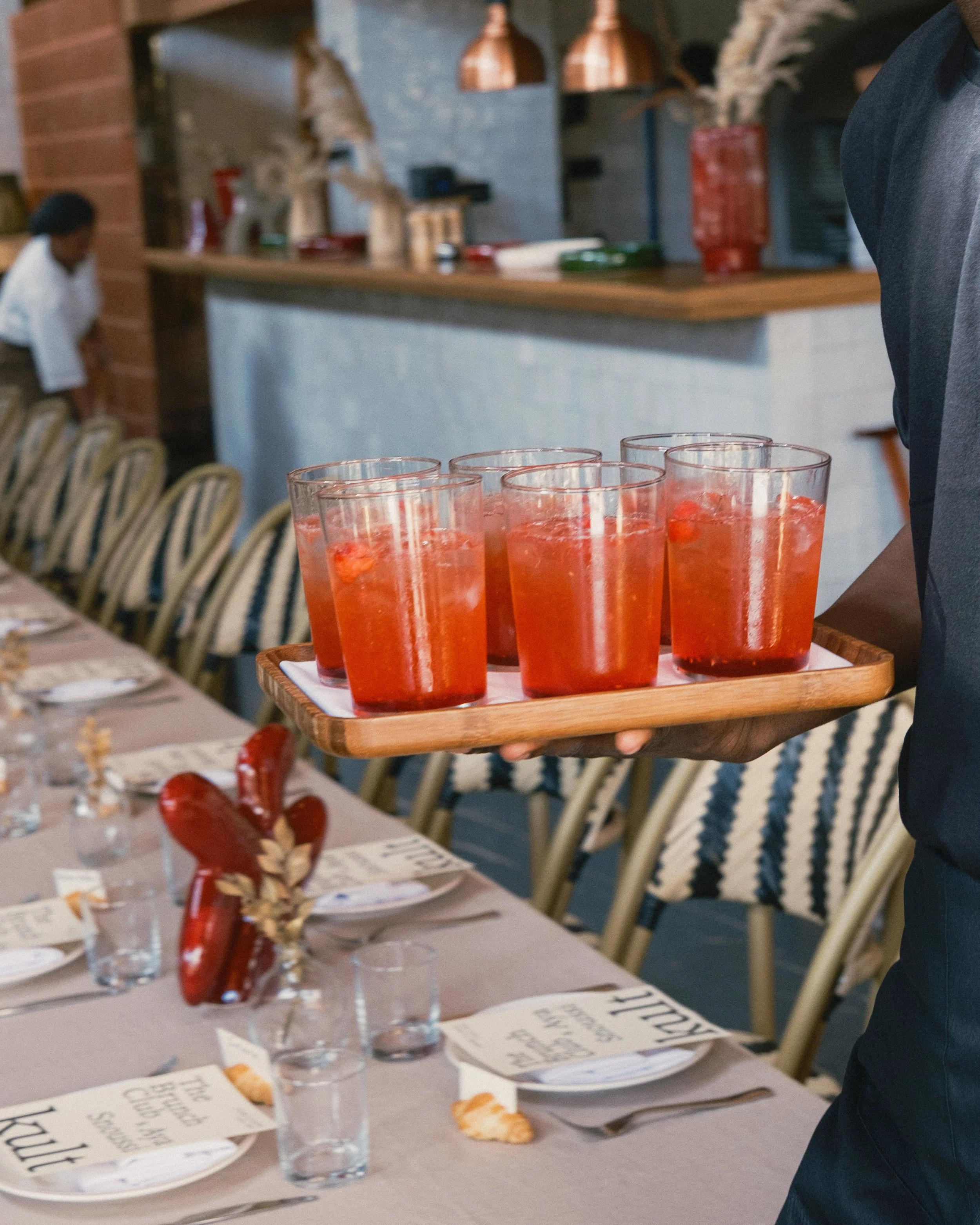 Kult, a café in Casablanca: coffee, brunch and dinner from 8am to 11pm. Book a table, host a workshop or privatise the space for your event.
