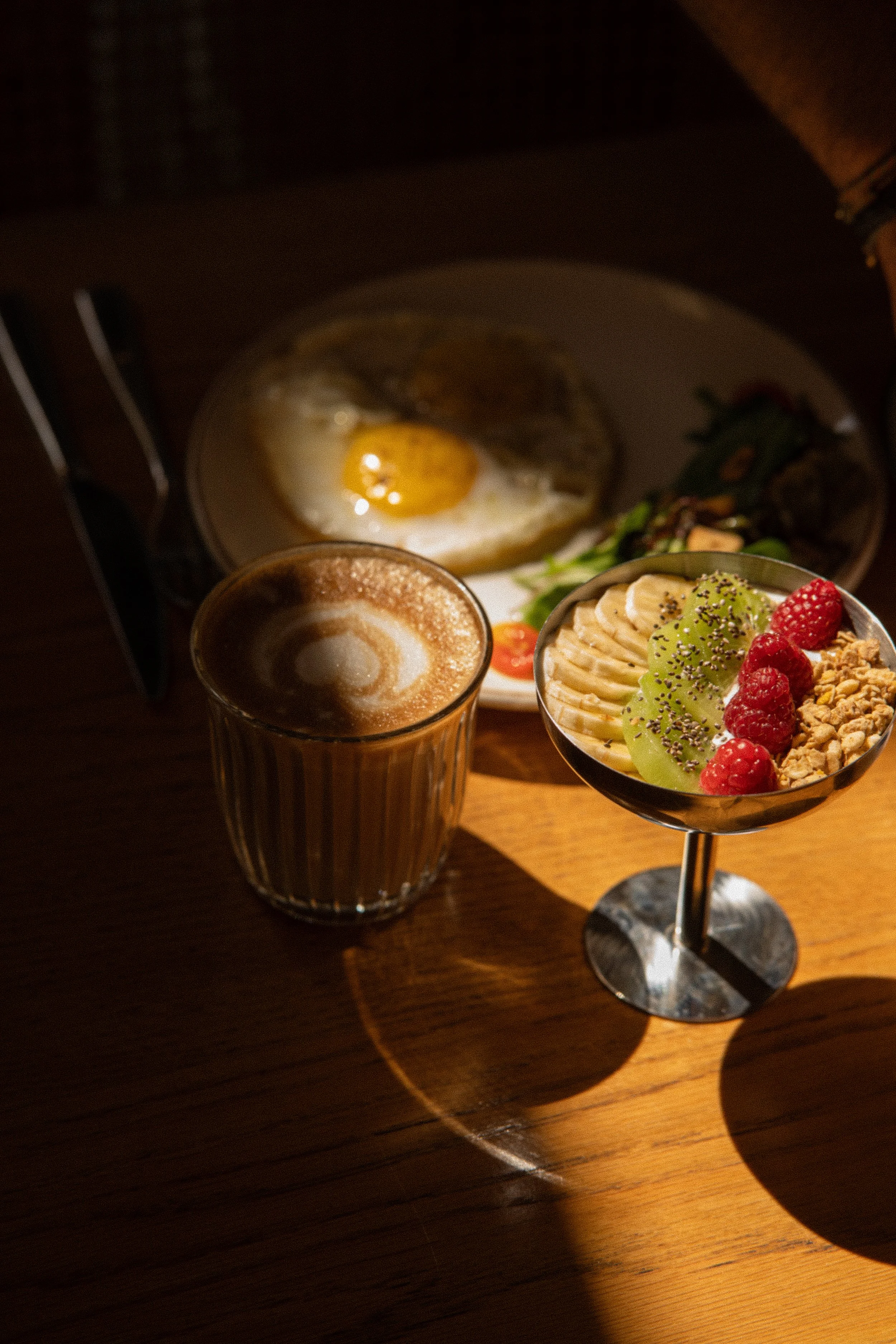 Kult, a café in Casablanca: coffee, brunch and dinner from 8am to 11pm. Book a table, host a workshop or privatise the space for your event.