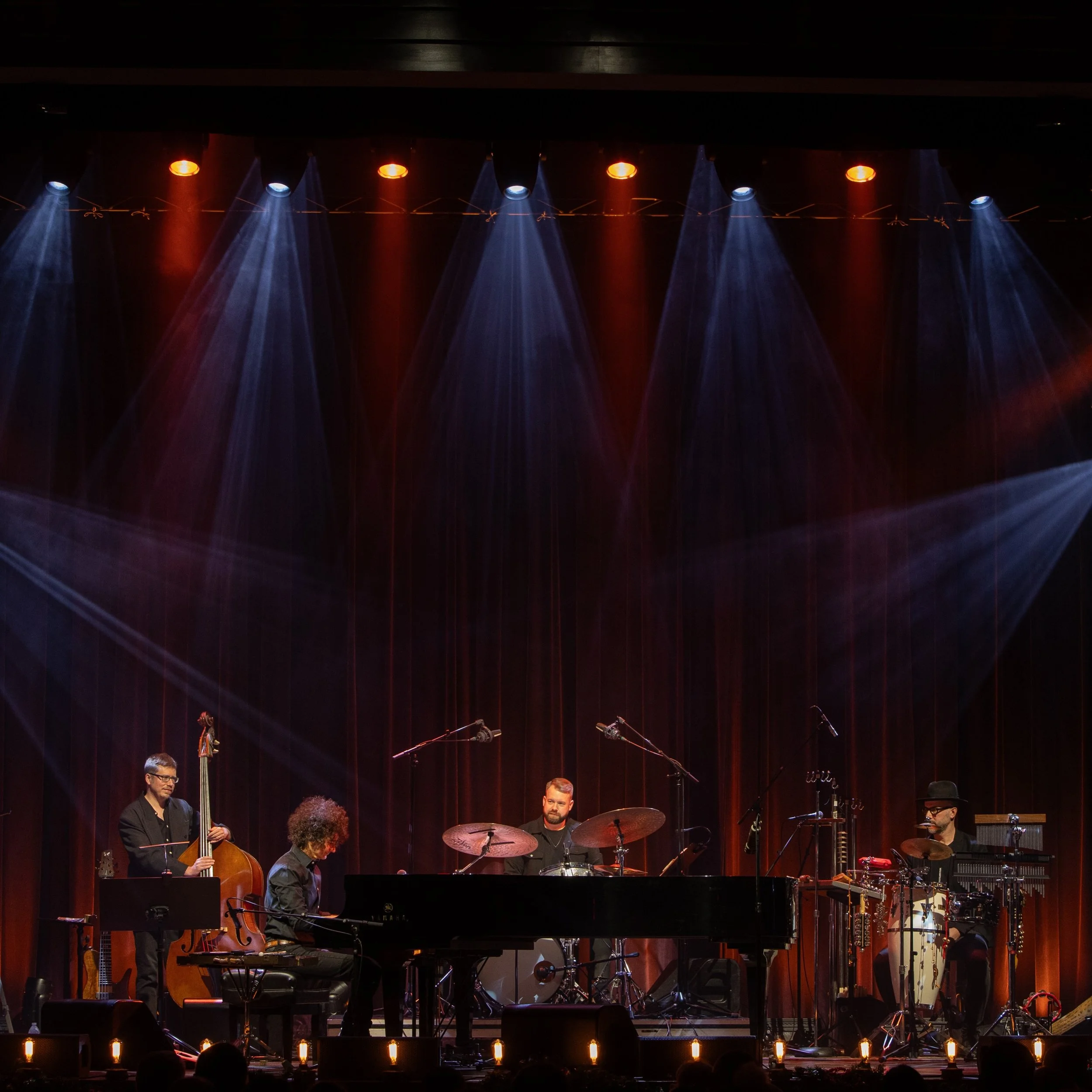 Traditions don&rsquo;t have to be formal. Sometimes it just needs a little swing.

David Ian is thrilled to bring The Vintage Christmas Experience back to the historic Franklin Theatre on December 11 at 7:00 PM for an evening of classy, authentic jaz